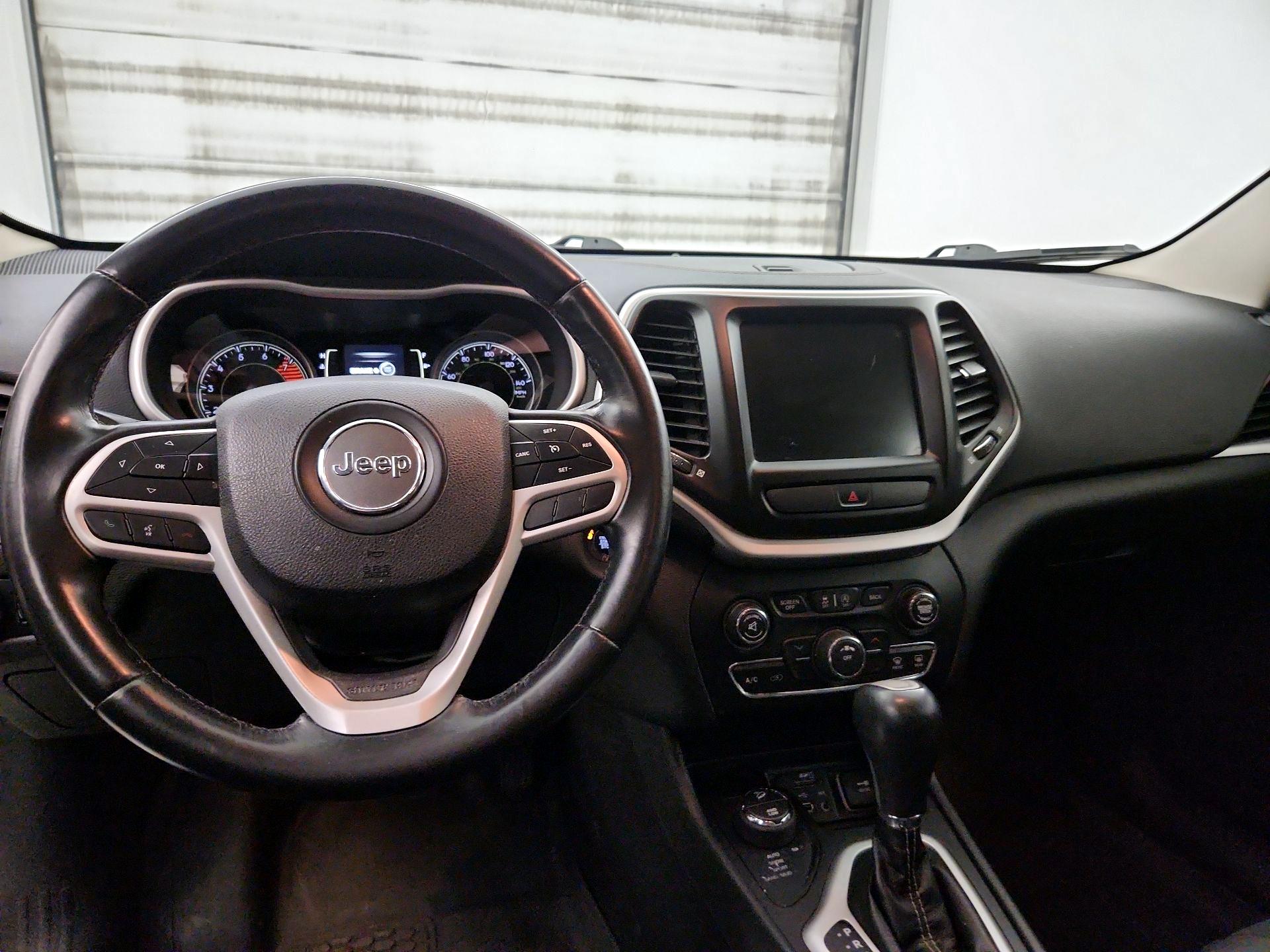 Thumbnail: 2018 Jeep Cherokee - 9