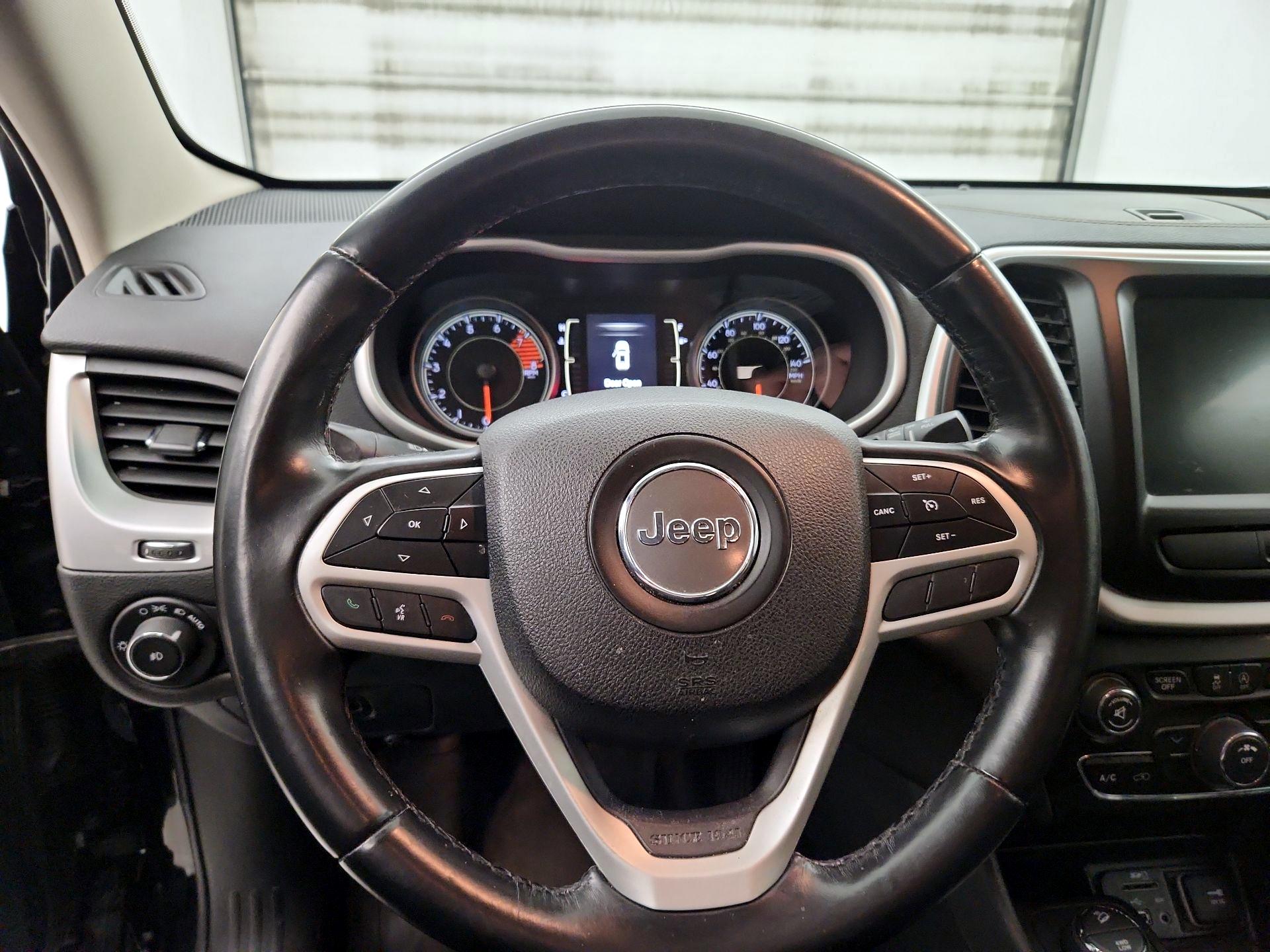 Thumbnail: 2018 Jeep Cherokee - 10