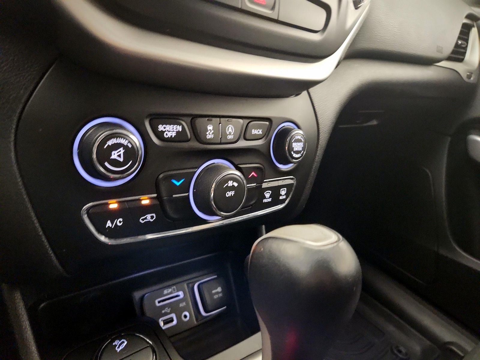 2018 Jeep Cherokee Latitude Plus - Photo 17