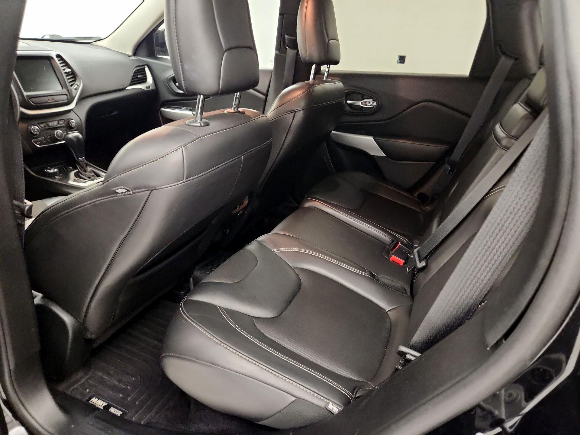 Thumbnail: 2018 Jeep Cherokee - 19