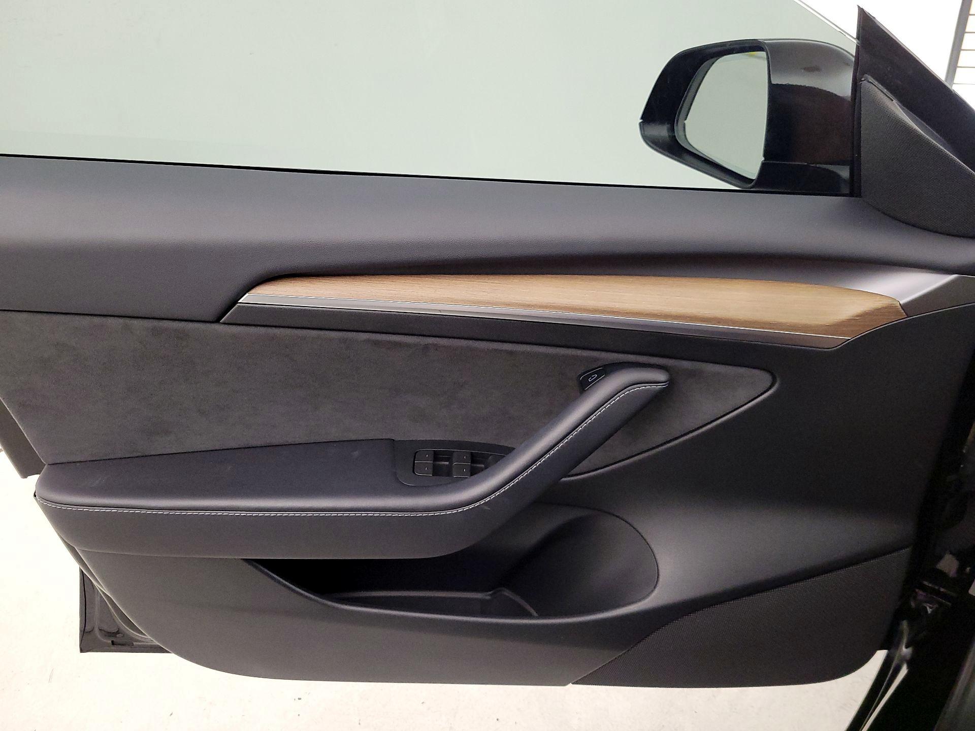 Thumbnail: 2023 Tesla Model 3 - 12