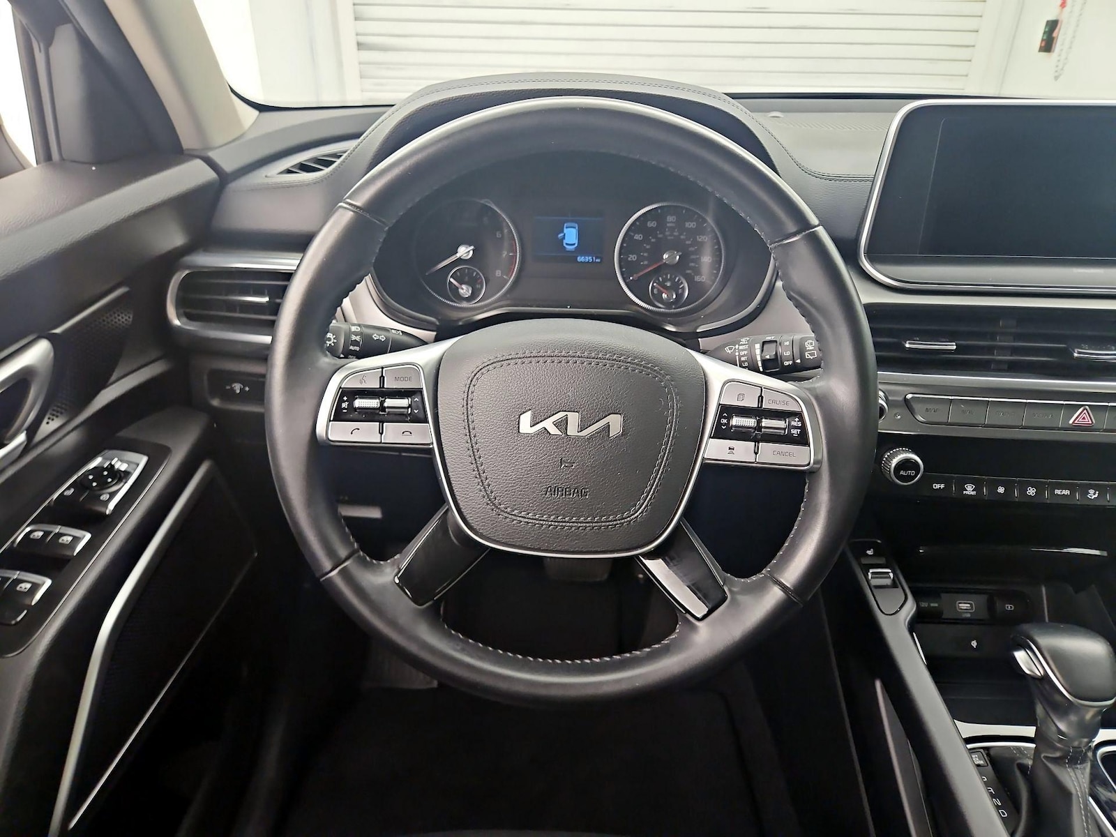 2022 Kia Telluride S - Photo 11