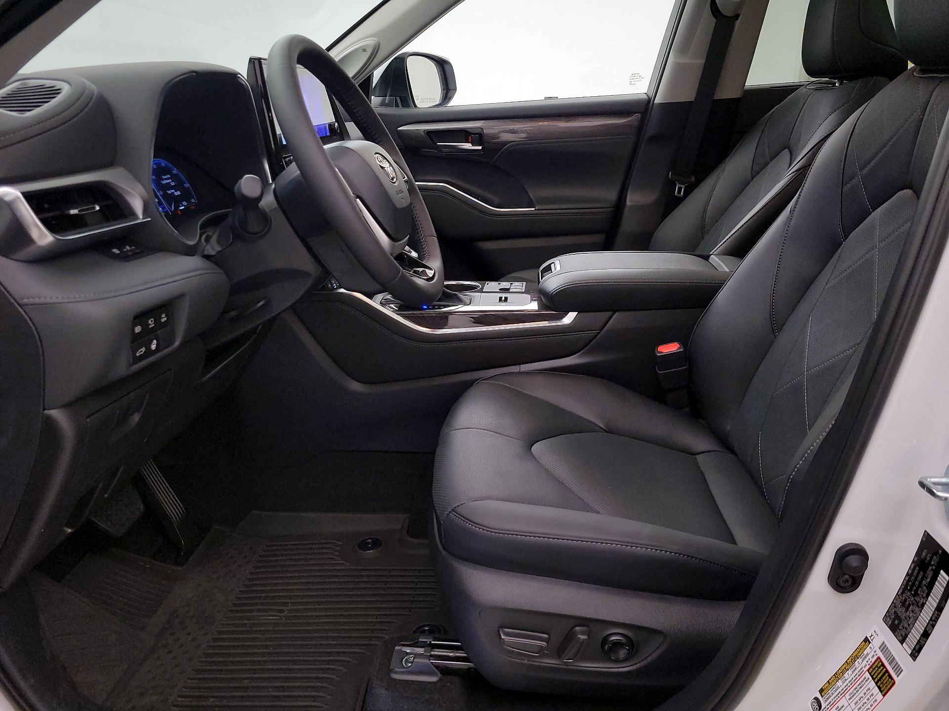 Thumbnail: 2026 Toyota Highlander - 11