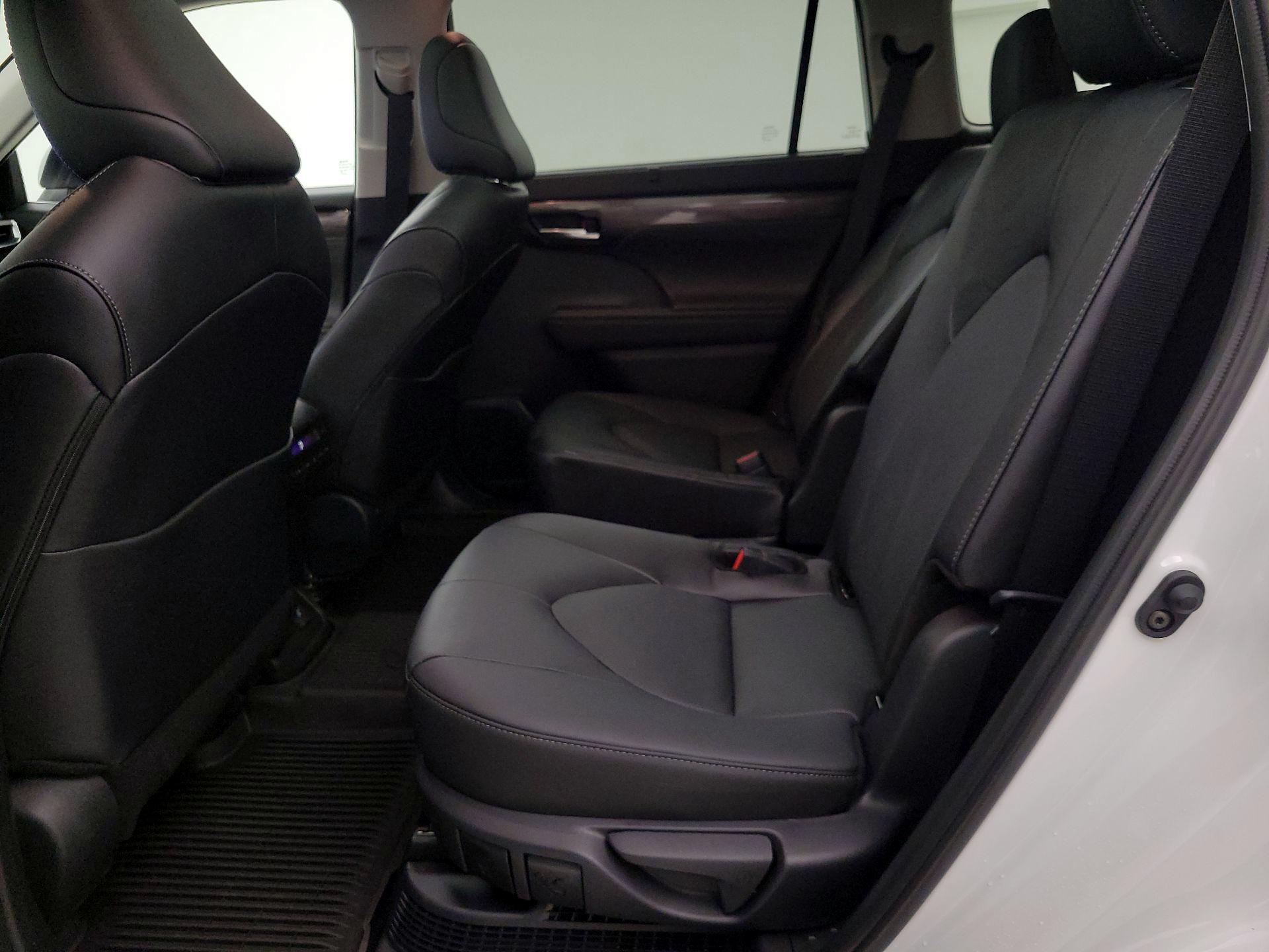 Thumbnail: 2026 Toyota Highlander - 20