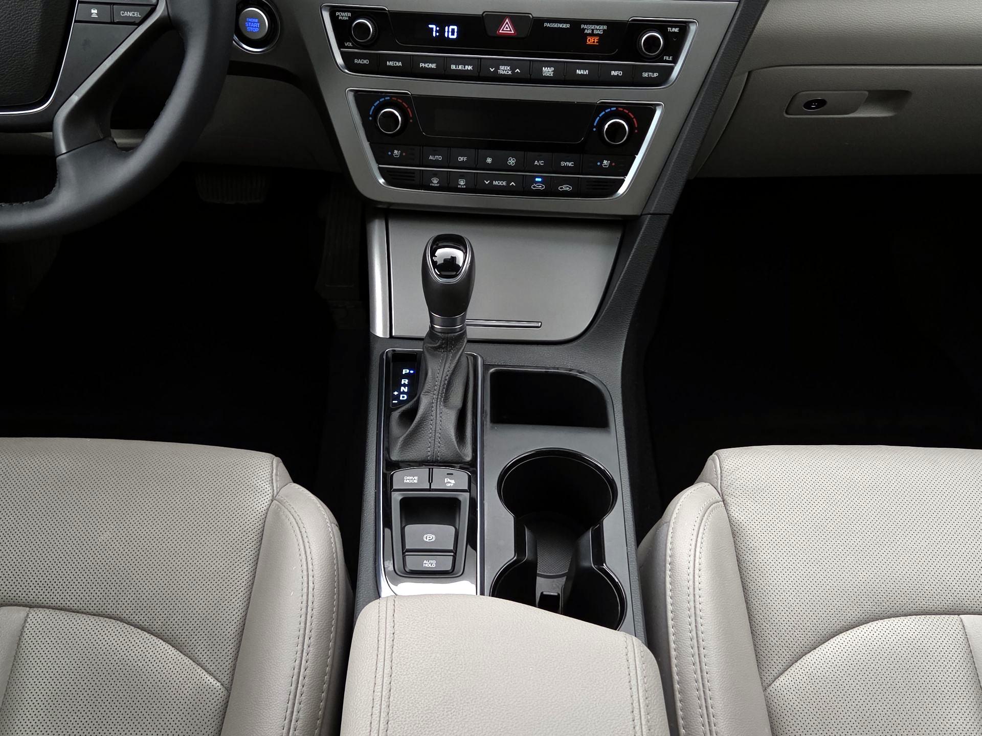 Thumbnail: 2017 Hyundai Sonata - 17