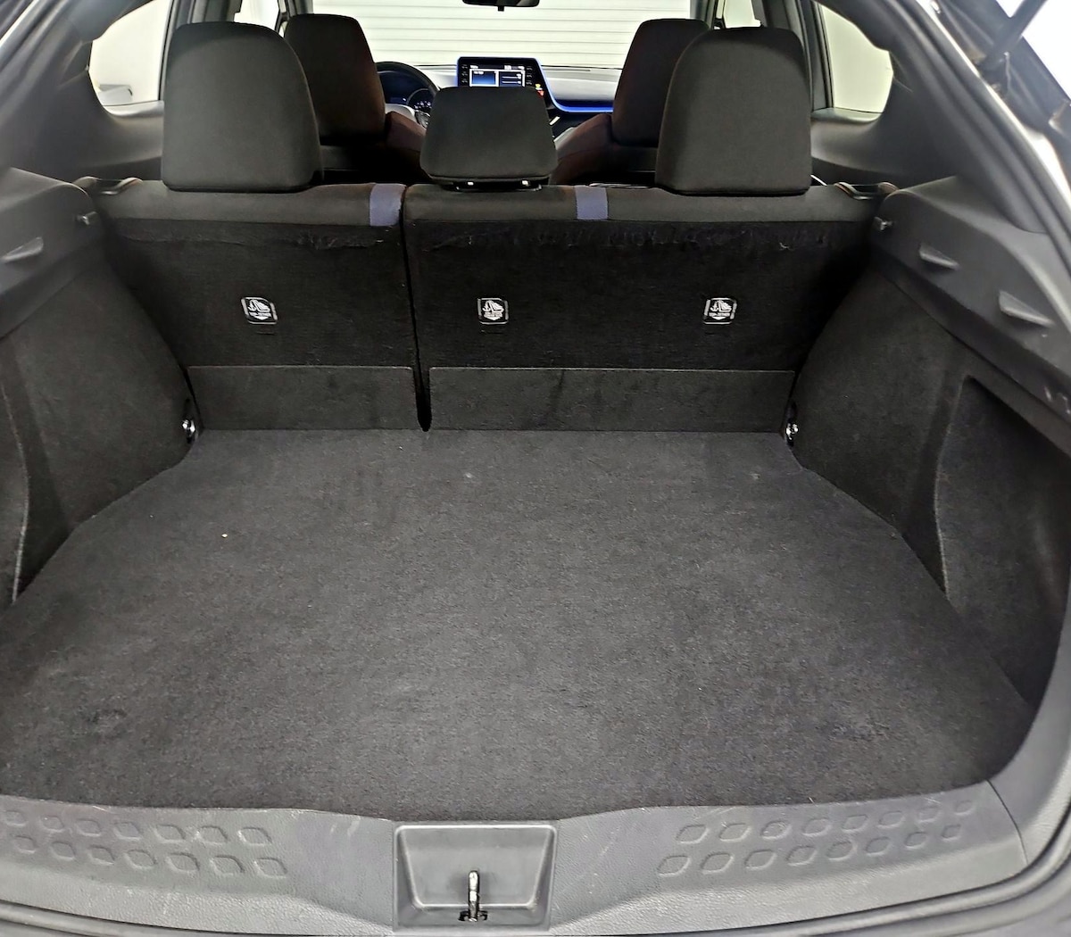 Trunk/Cargo (Seats Up)