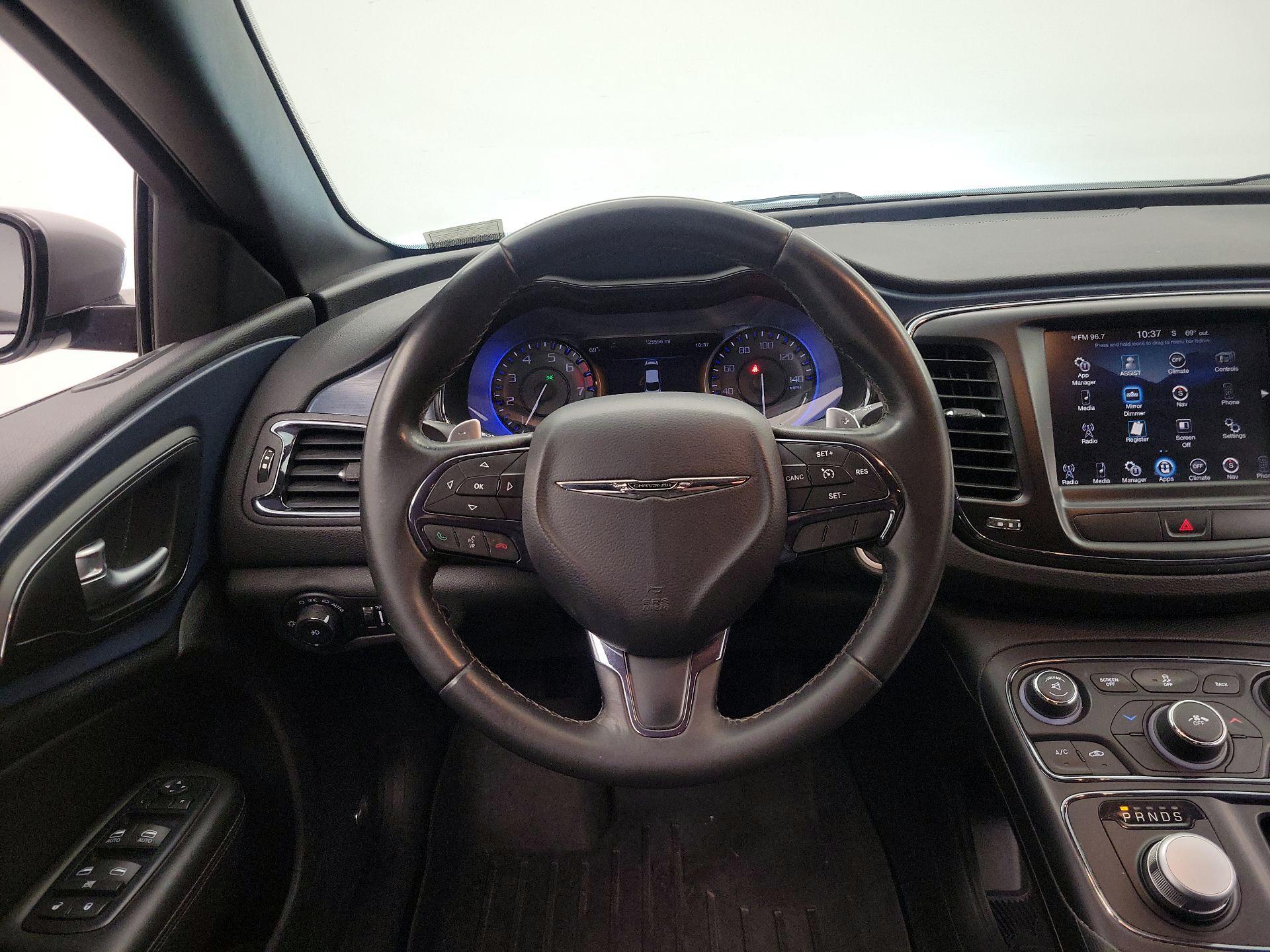 Thumbnail: 2016 Chrysler 200 - 10