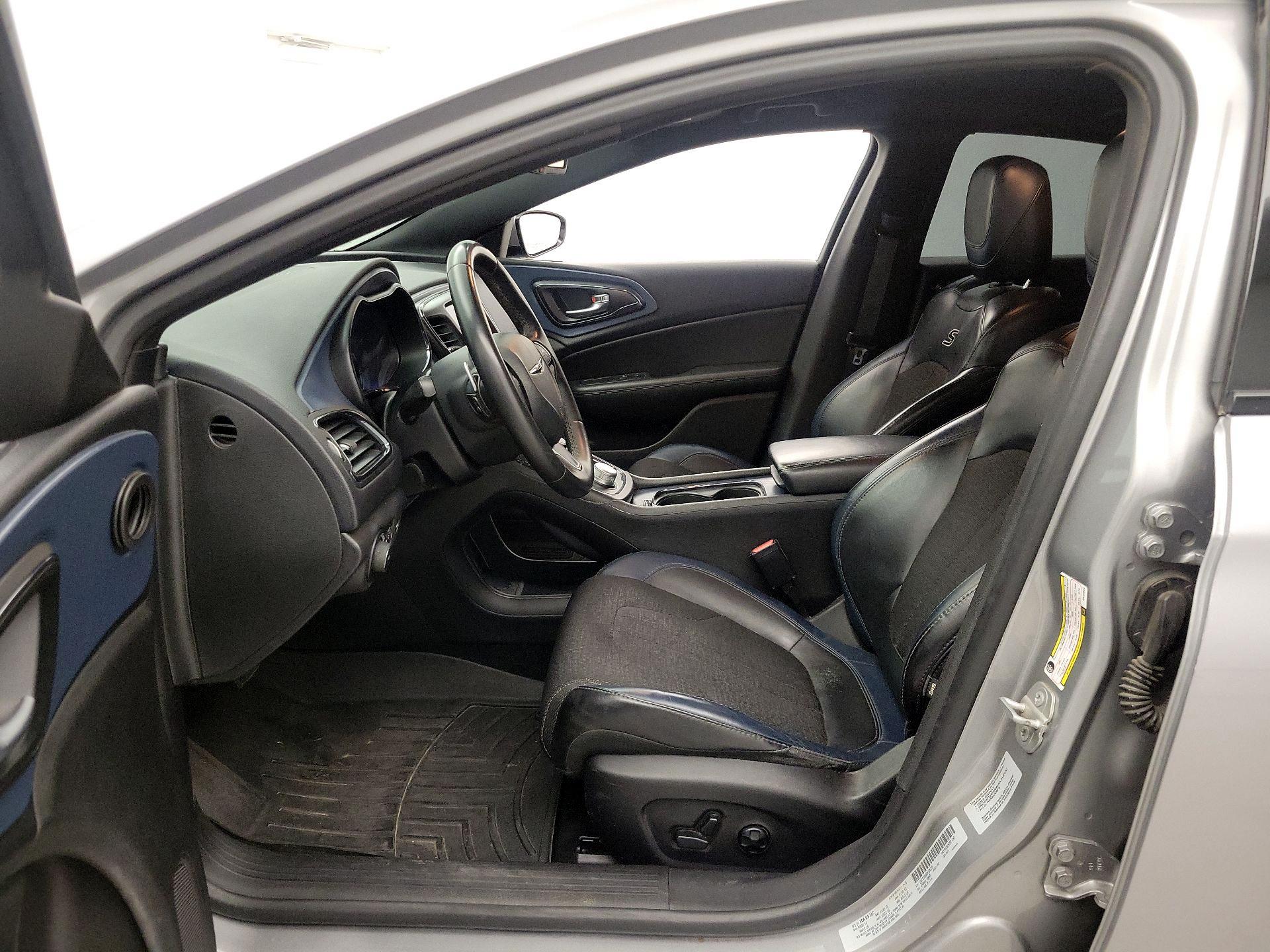 Thumbnail: 2016 Chrysler 200 - 11