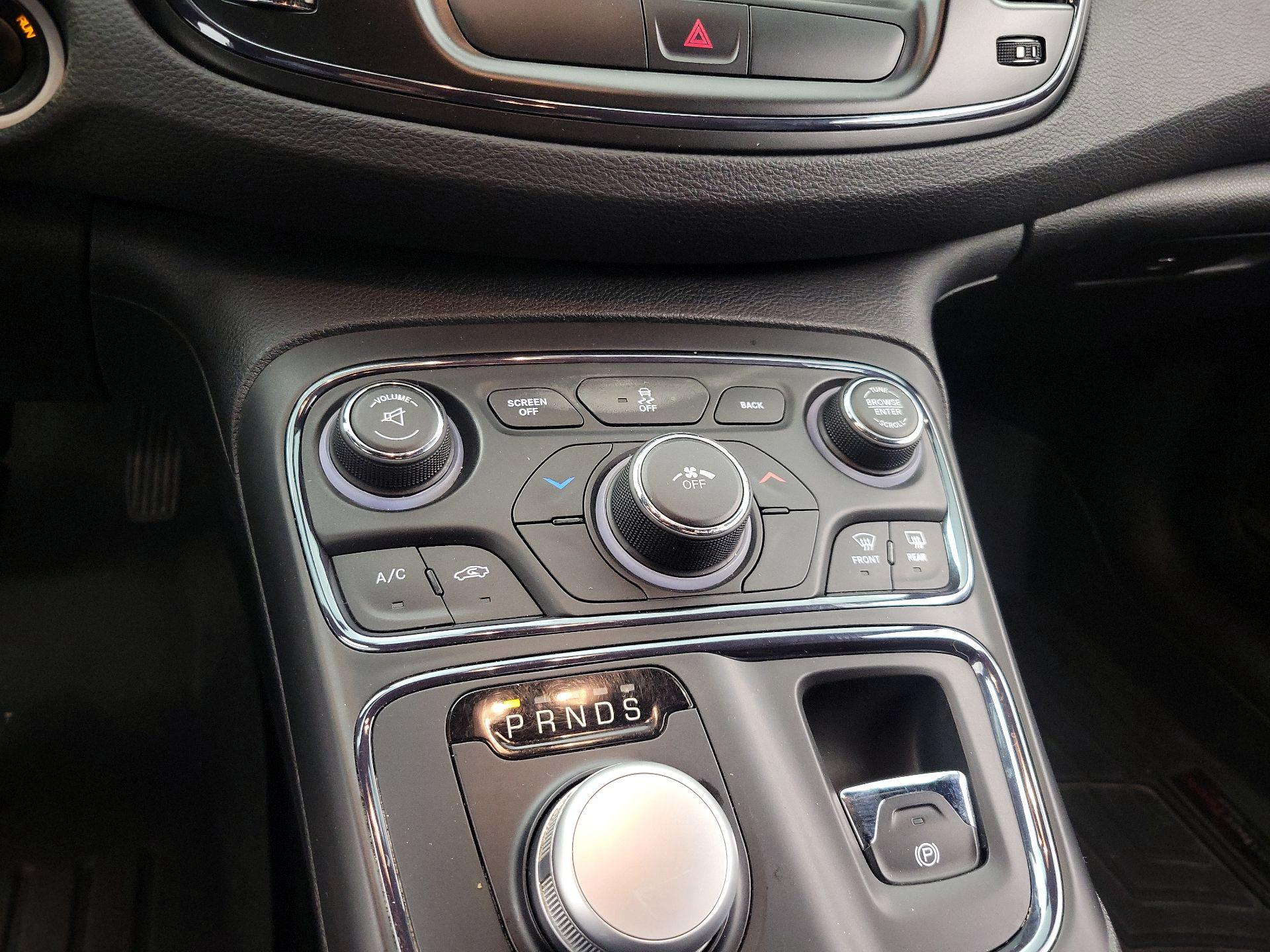 Thumbnail: 2016 Chrysler 200 - 17