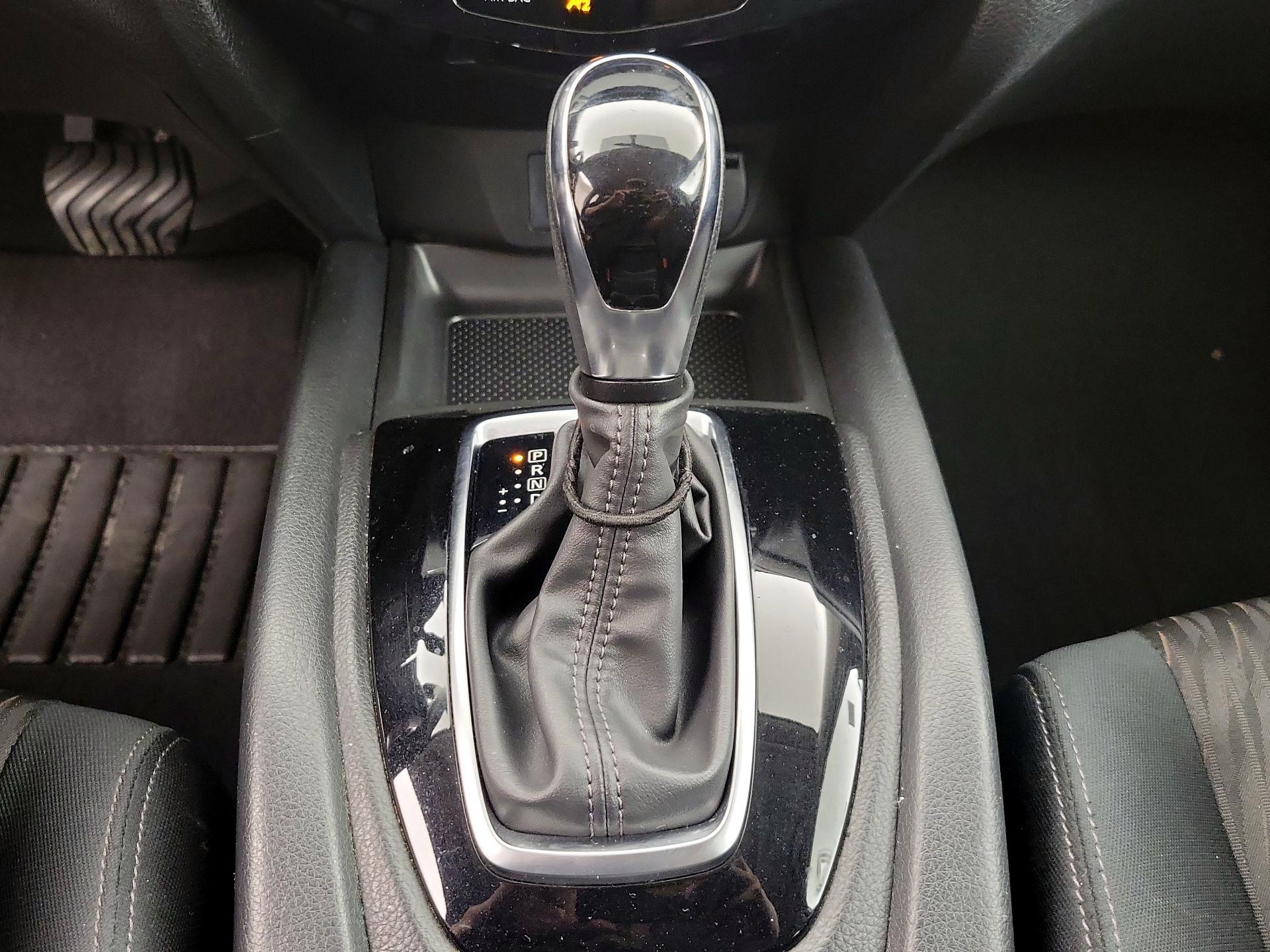Thumbnail: 2018 Nissan Rogue - 18