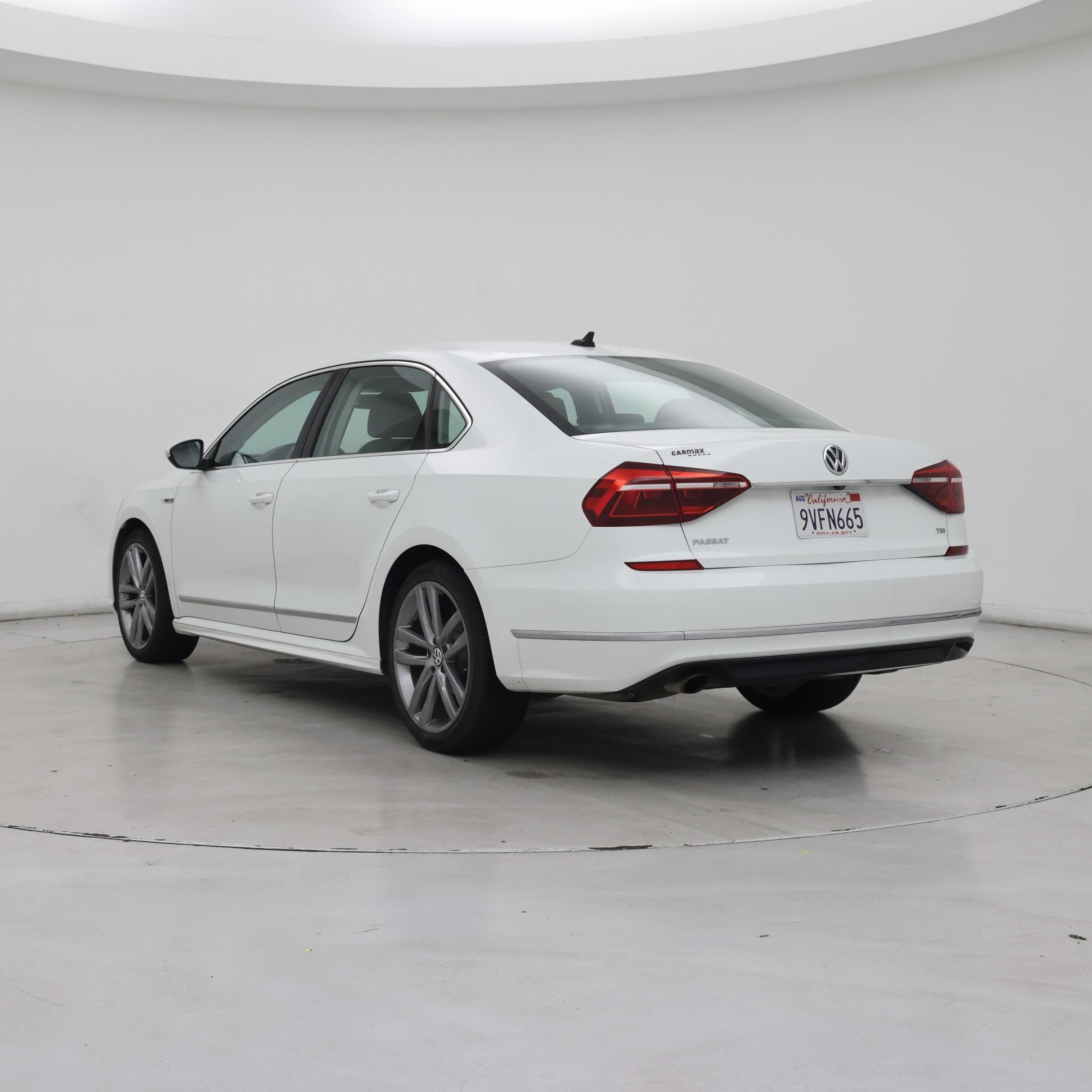 Thumbnail: 2017 Volkswagen Passat - 2