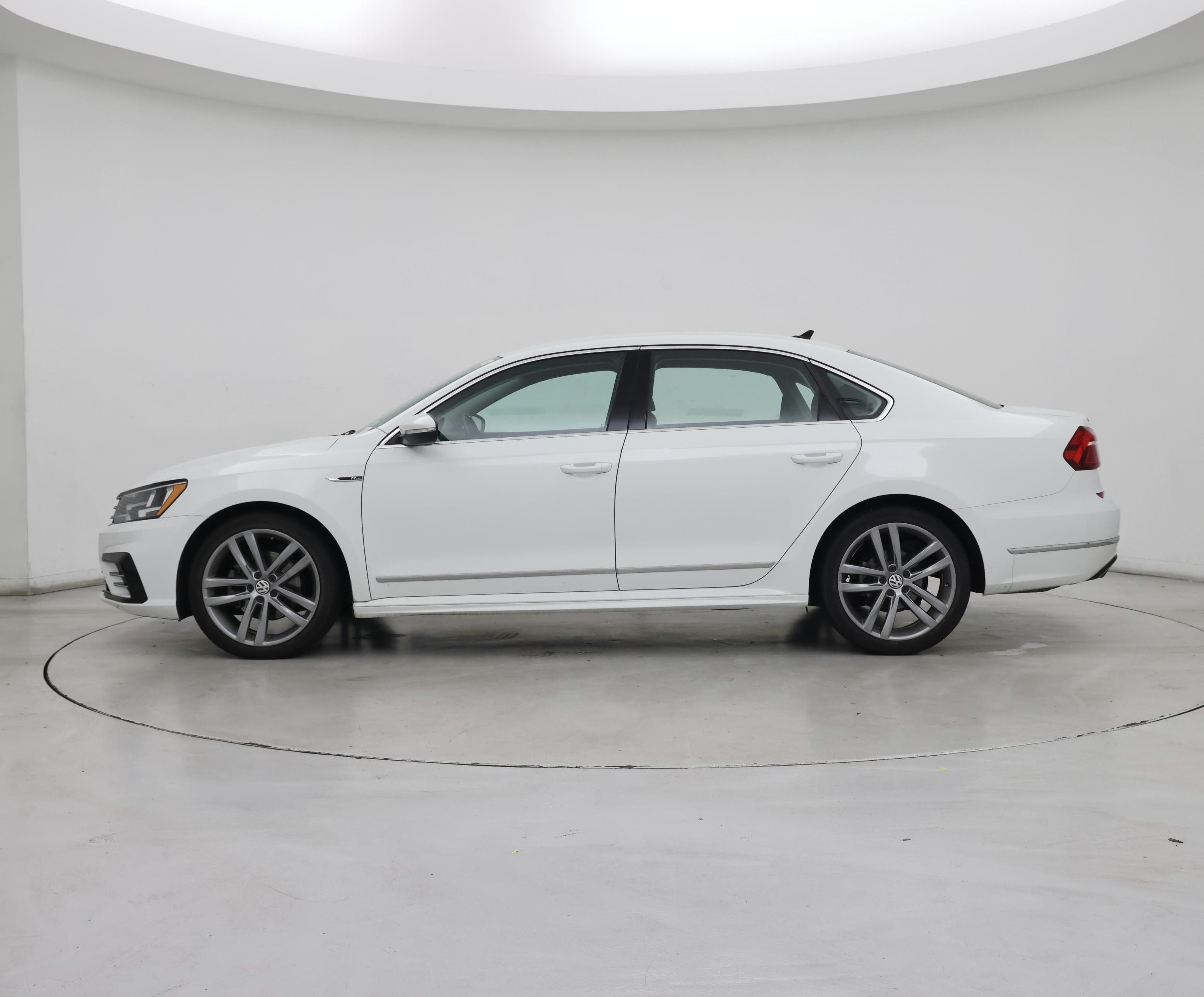 Thumbnail: 2017 Volkswagen Passat - 3