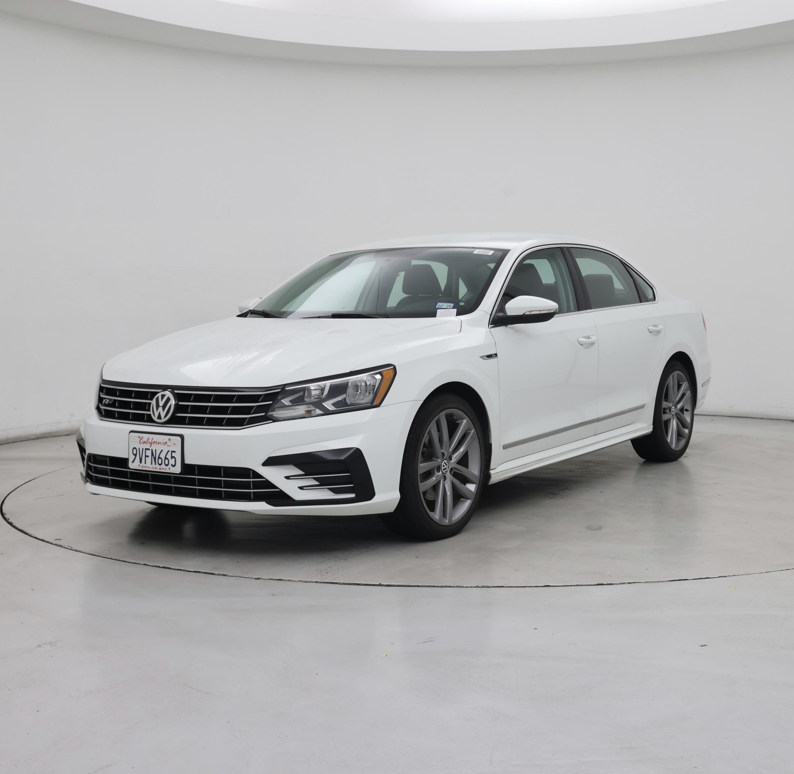 Thumbnail: 2017 Volkswagen Passat - 4