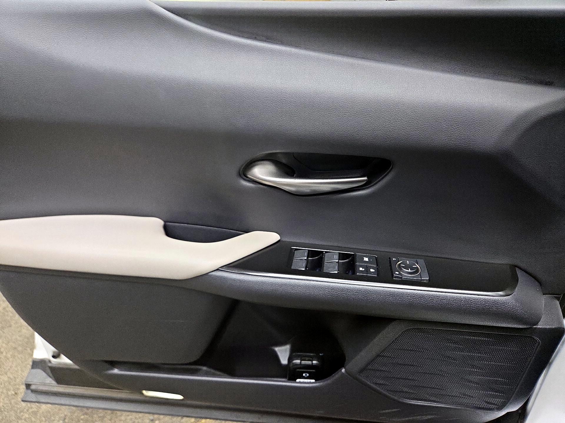 Thumbnail: 2020 Lexus UX - 10
