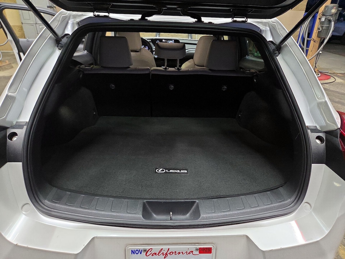 Trunk/Cargo (Seats Up)