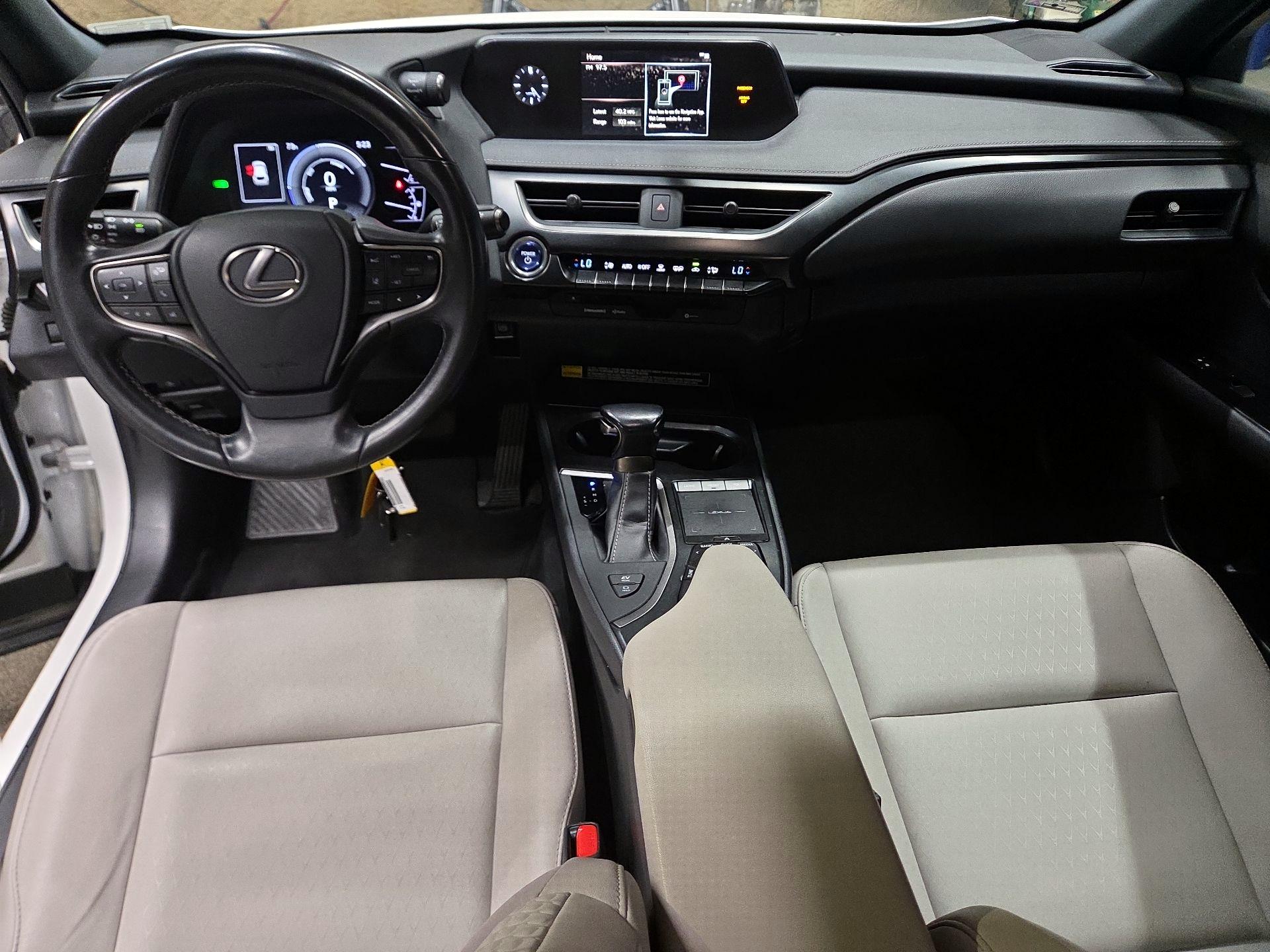 Thumbnail: 2020 Lexus UX - 8