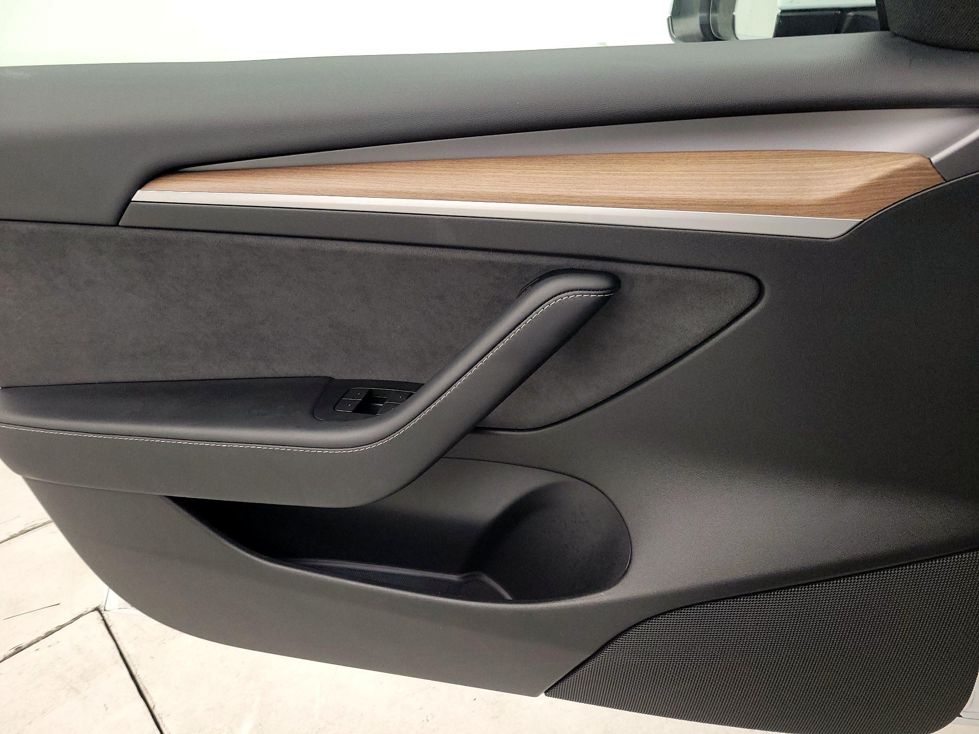 Thumbnail: 2023 Tesla Model 3 - 10
