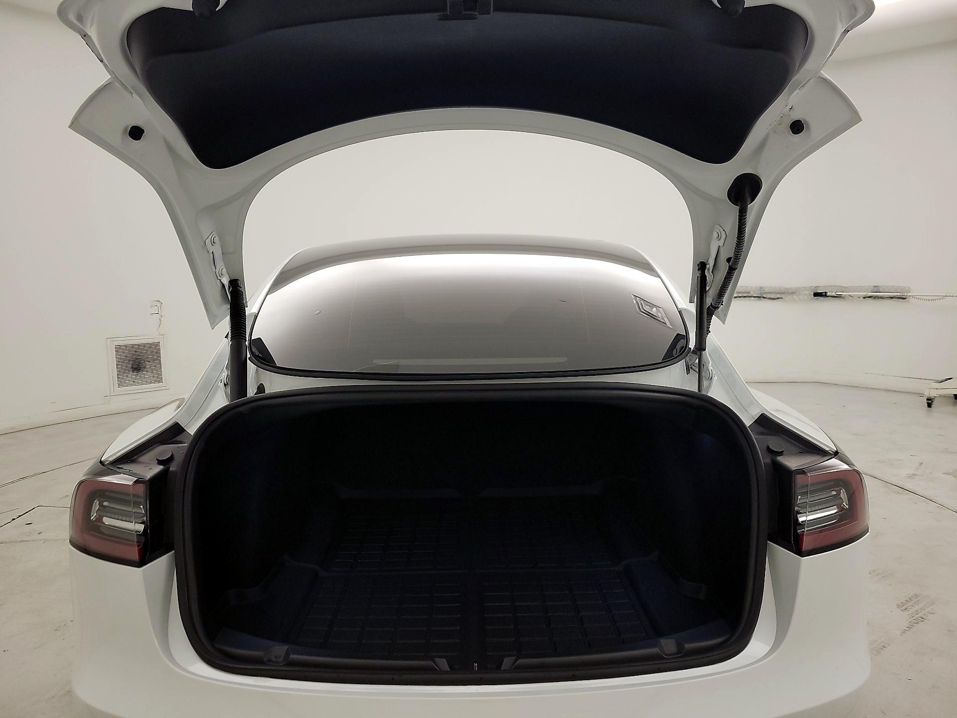 Thumbnail: 2023 Tesla Model 3 - 16