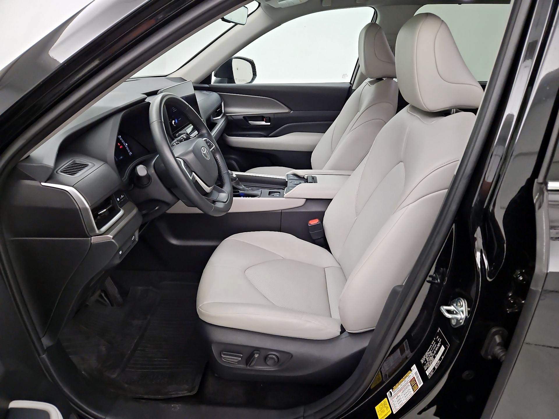Thumbnail: 2026 Toyota Highlander - 11