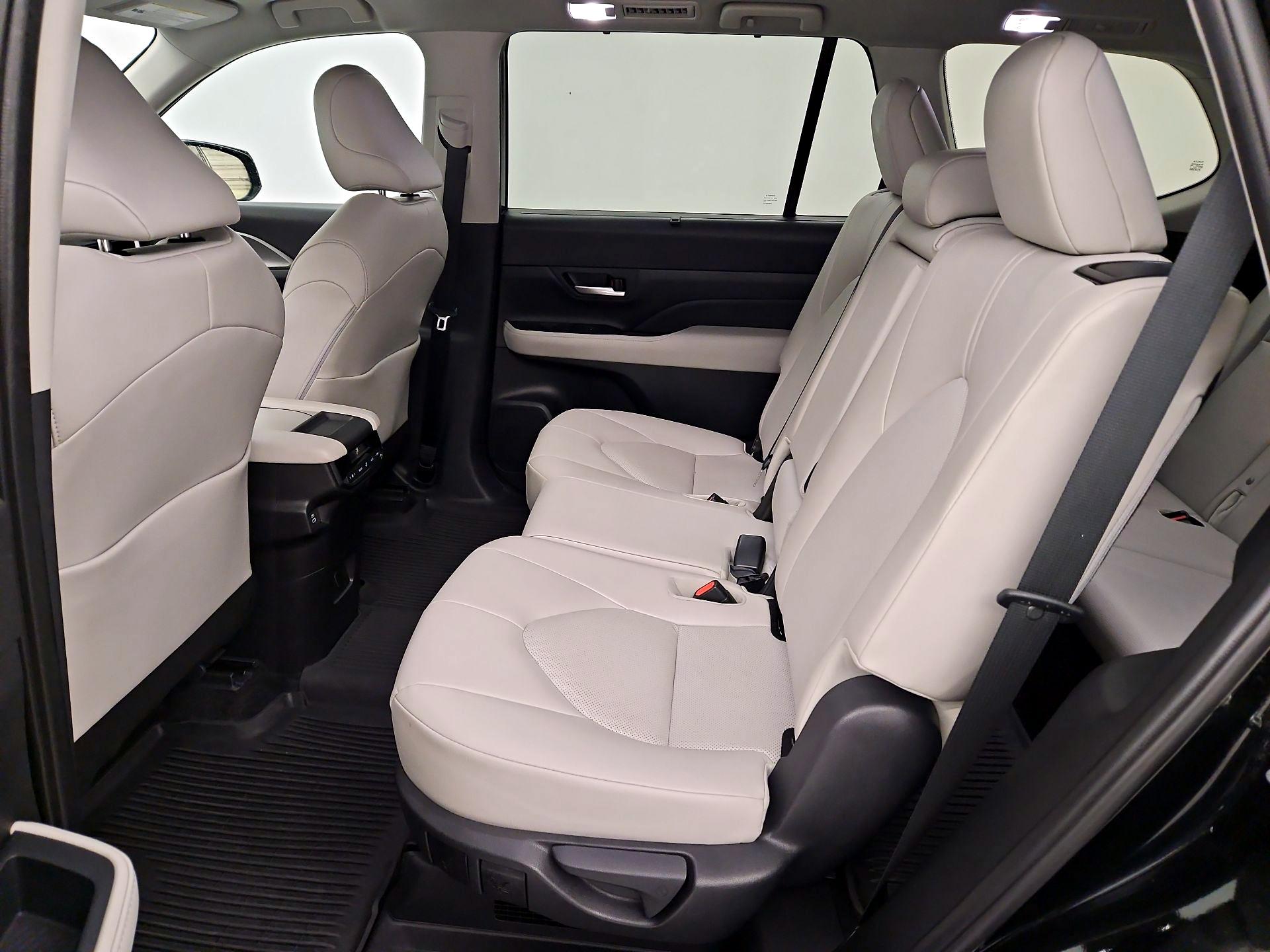 Thumbnail: 2026 Toyota Highlander - 19