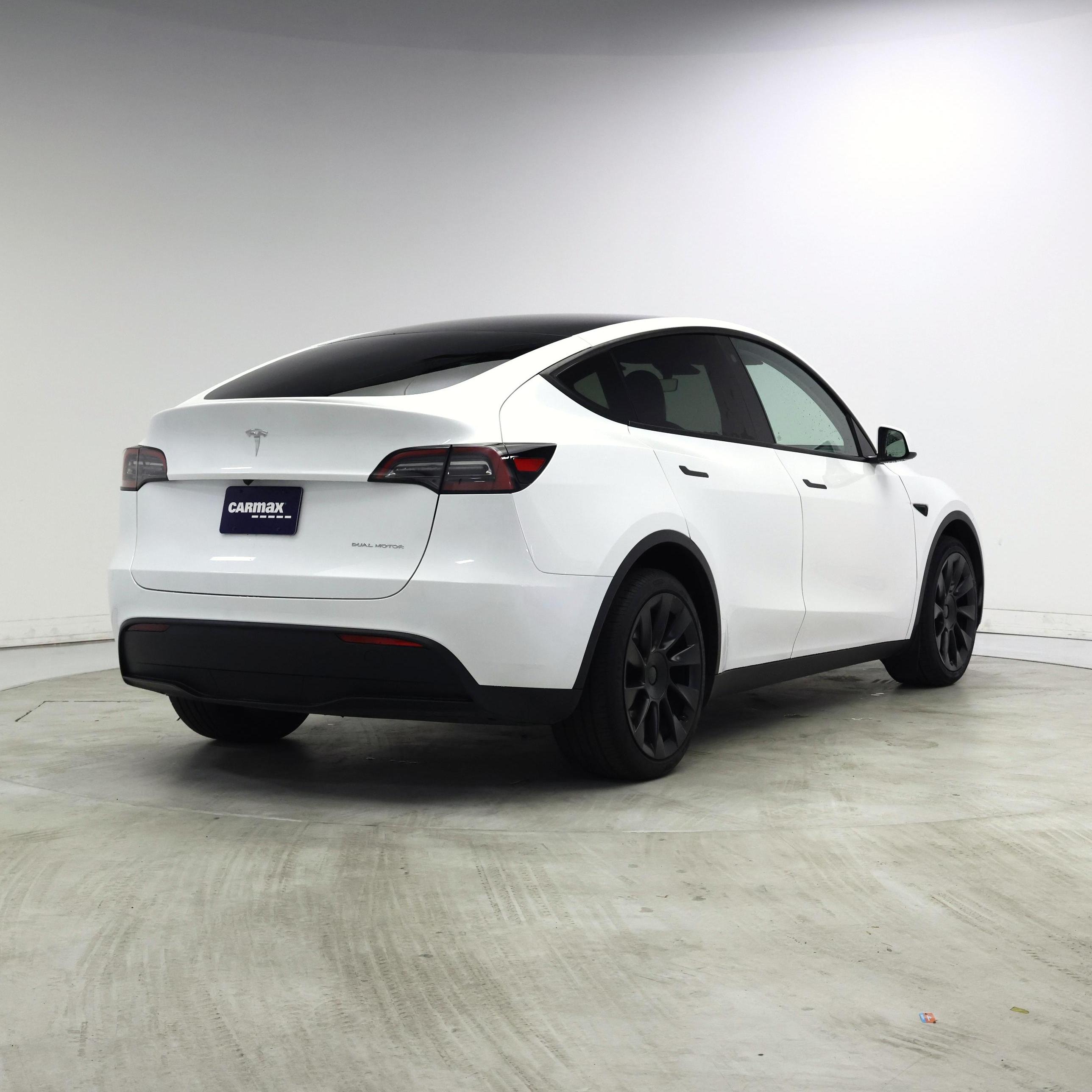 Thumbnail: 2023 Tesla Model Y - 8
