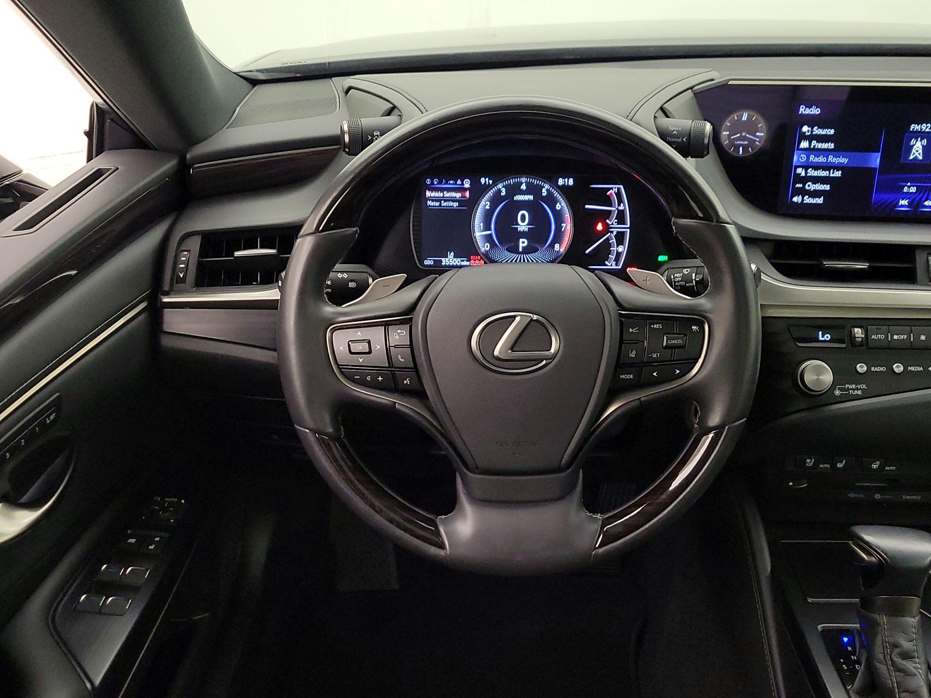 Thumbnail: 2021 Lexus ES - 10