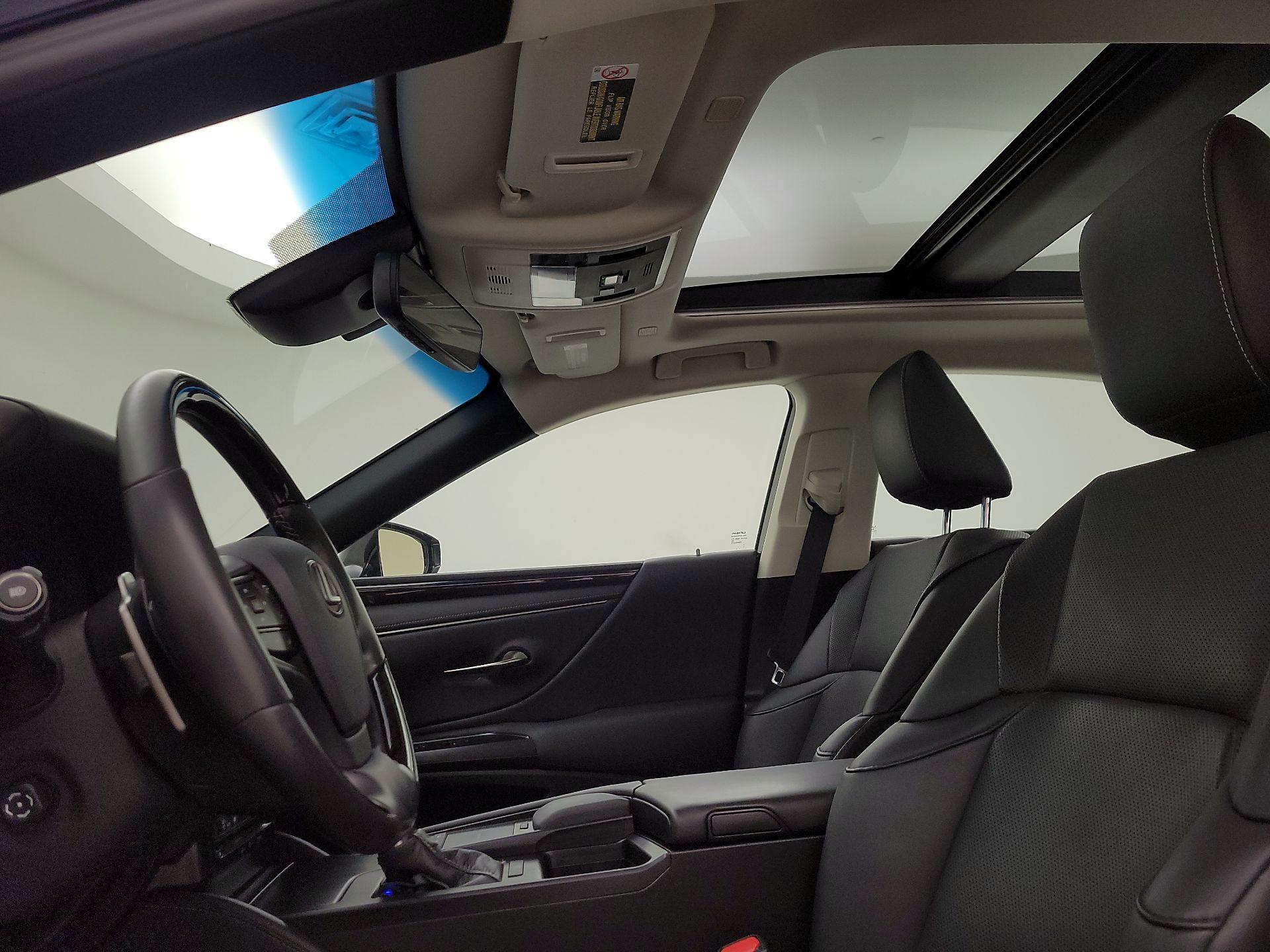 Thumbnail: 2021 Lexus ES - 20