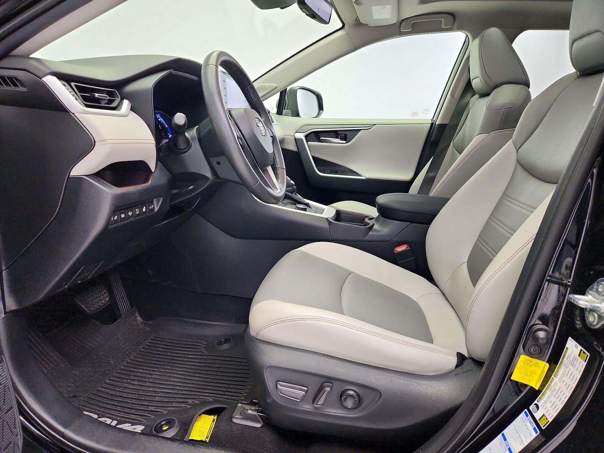 Thumbnail: 2020 Toyota RAV4 - 11