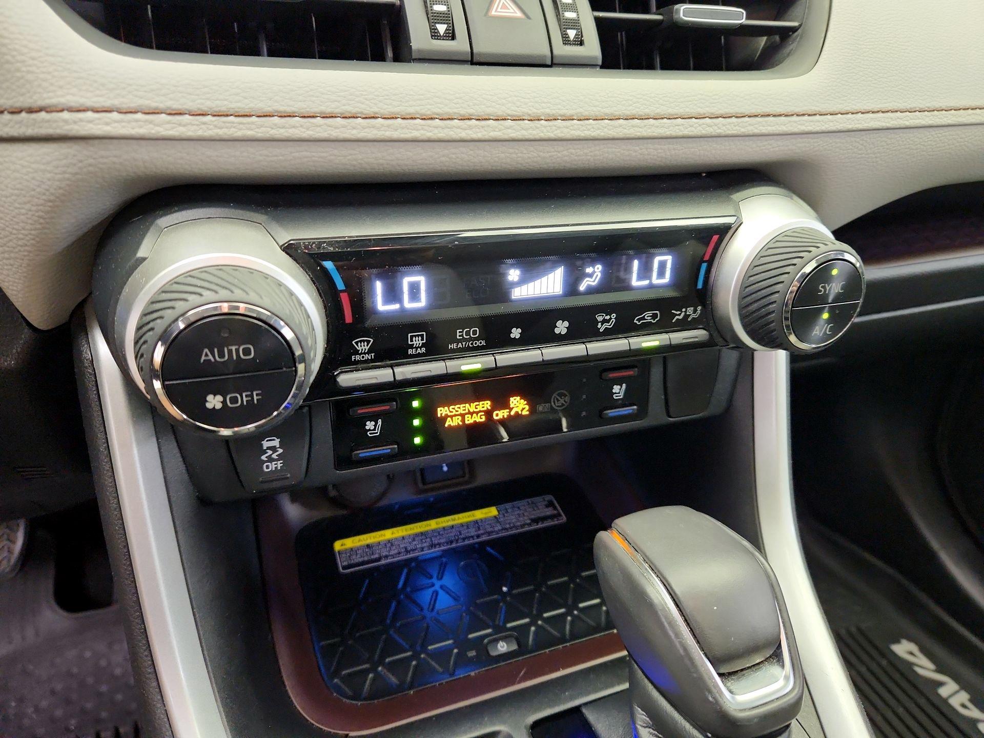 Thumbnail: 2020 Toyota RAV4 - 17
