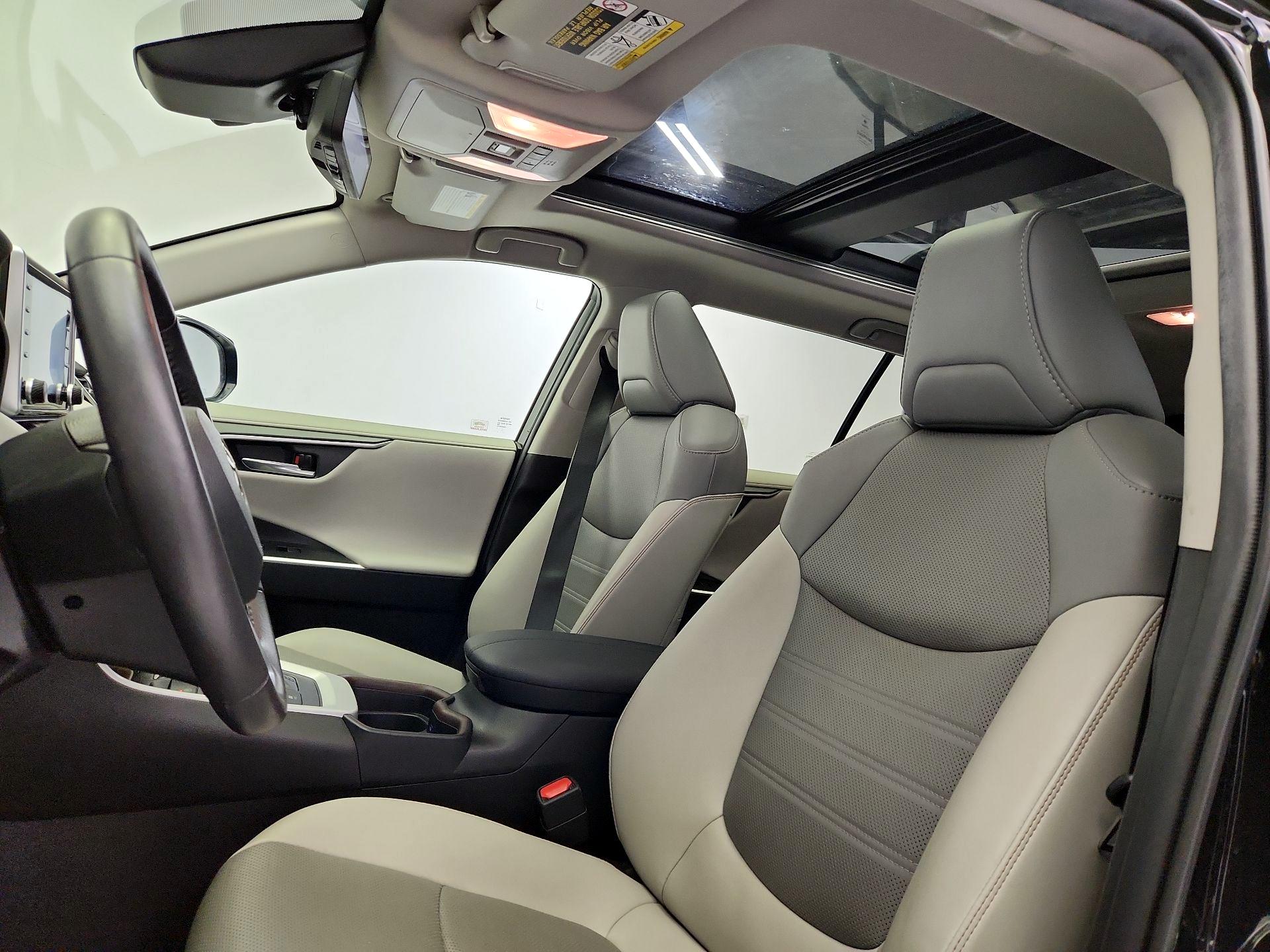 Thumbnail: 2020 Toyota RAV4 - 20