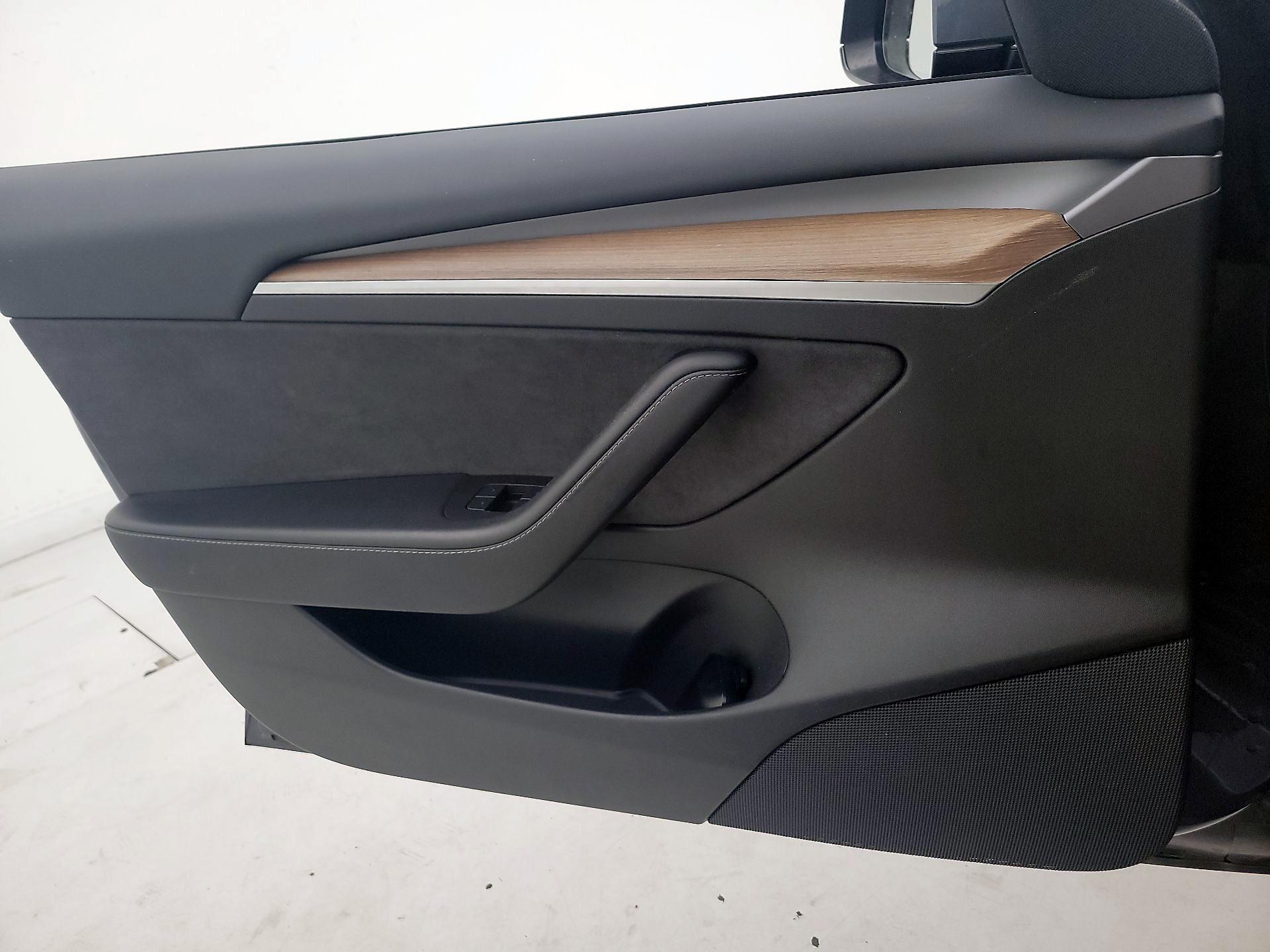 Thumbnail: 2023 Tesla Model 3 - 12