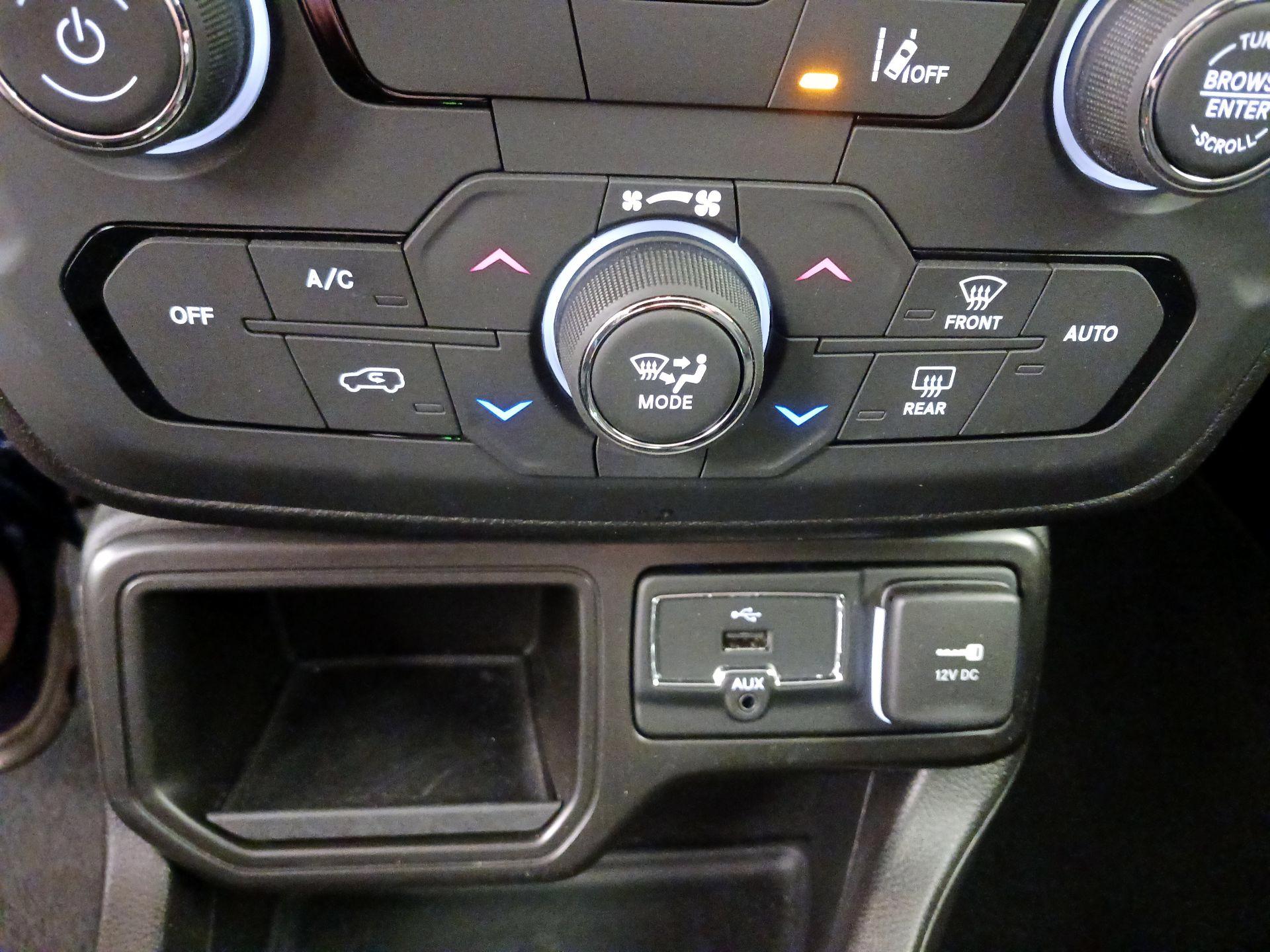 Thumbnail: 2021 Jeep Renegade - 16