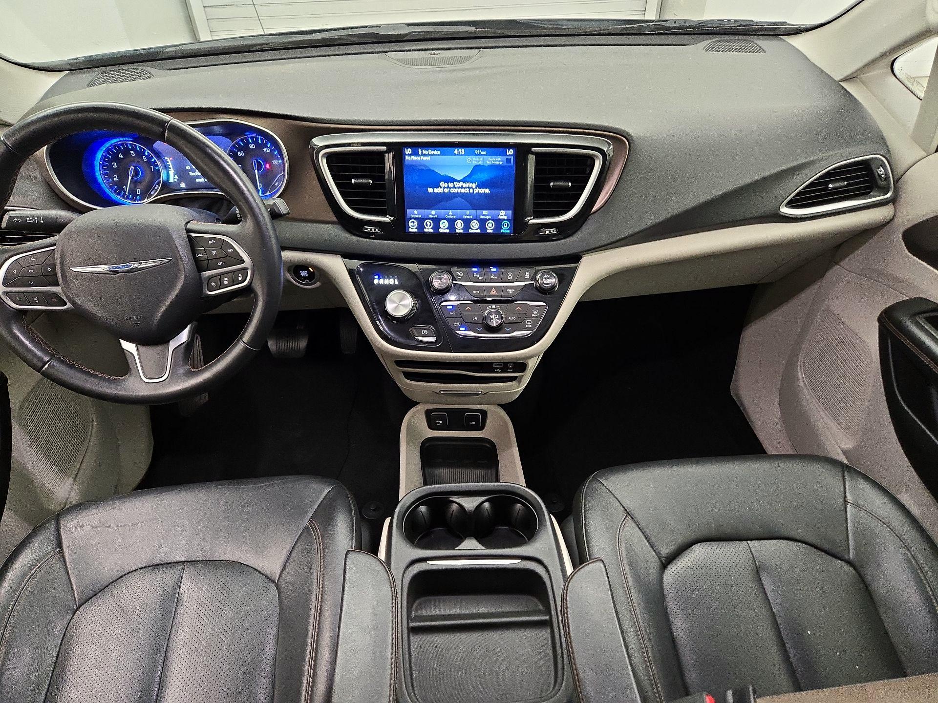 Thumbnail: 2018 Chrysler Pacifica - 9