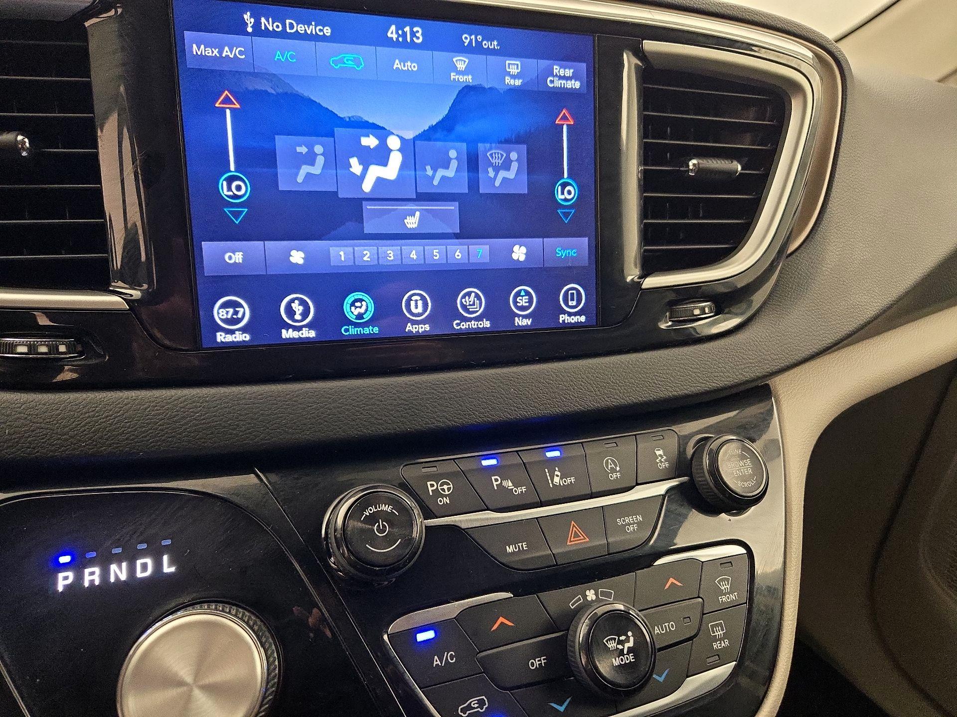 Thumbnail: 2018 Chrysler Pacifica - 17