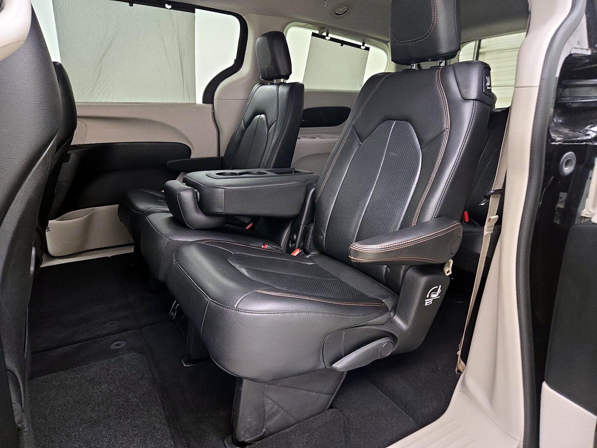 Thumbnail: 2018 Chrysler Pacifica - 20