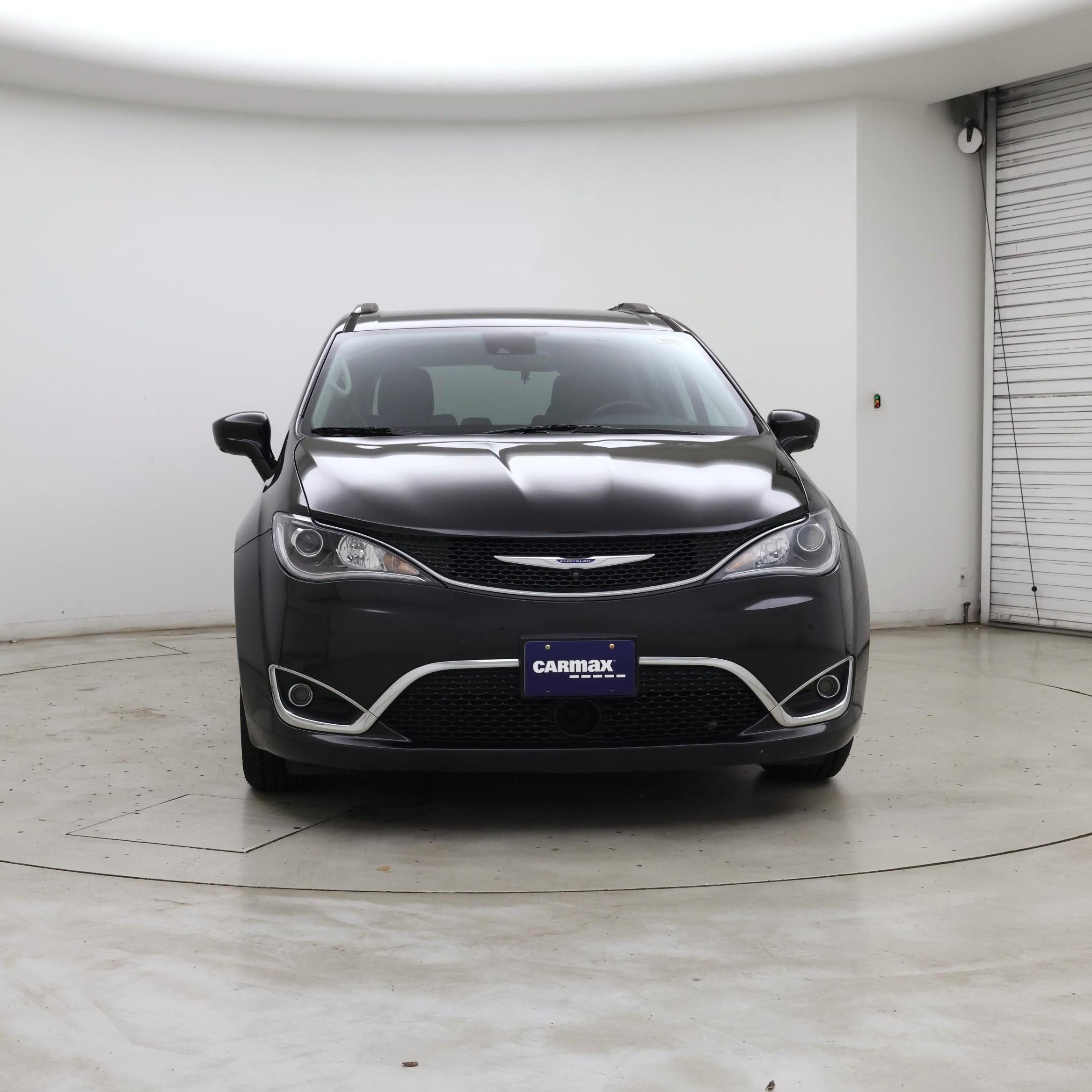 Thumbnail: 2018 Chrysler Pacifica - 5