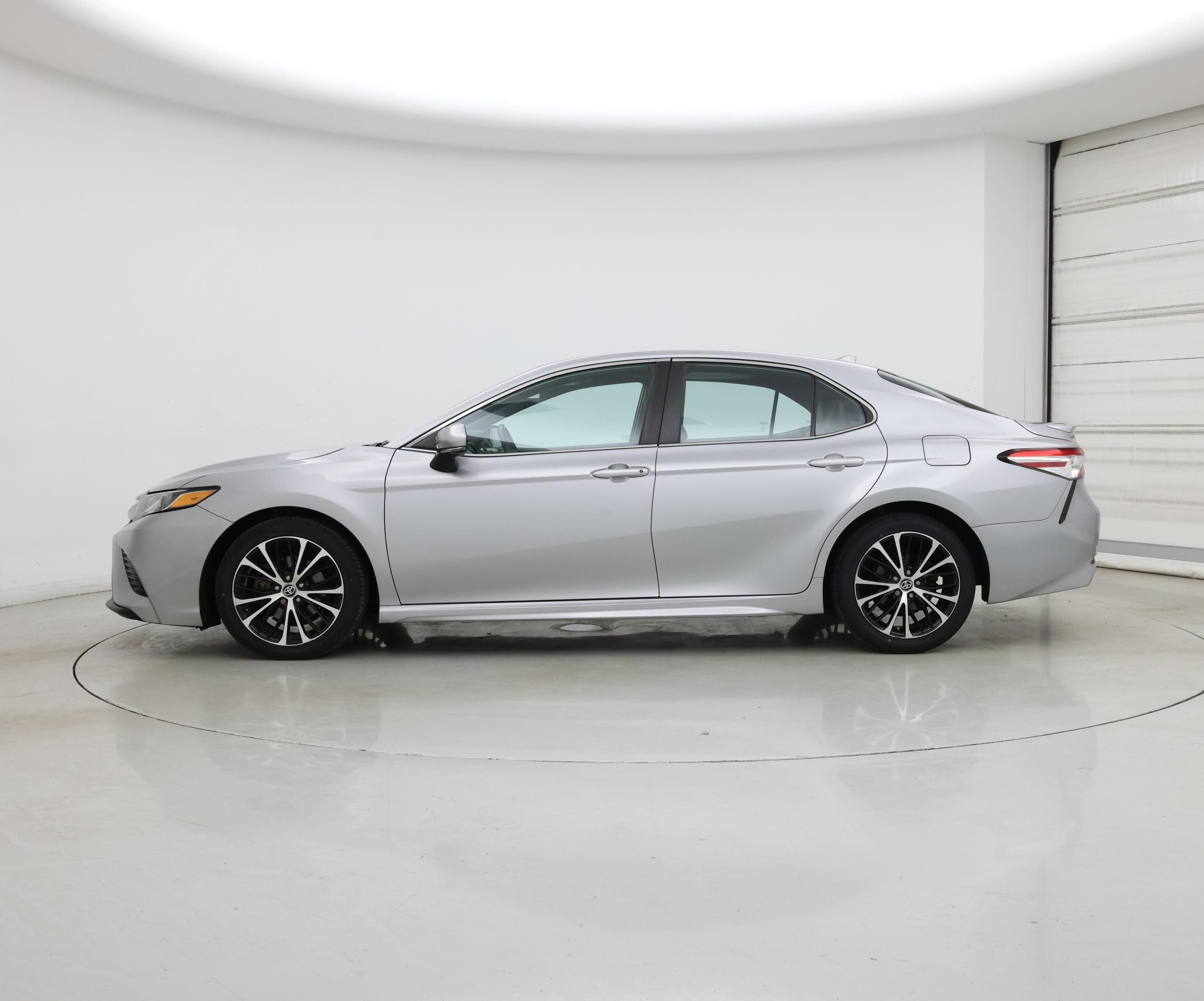 Thumbnail: 2020 Toyota Camry - 3