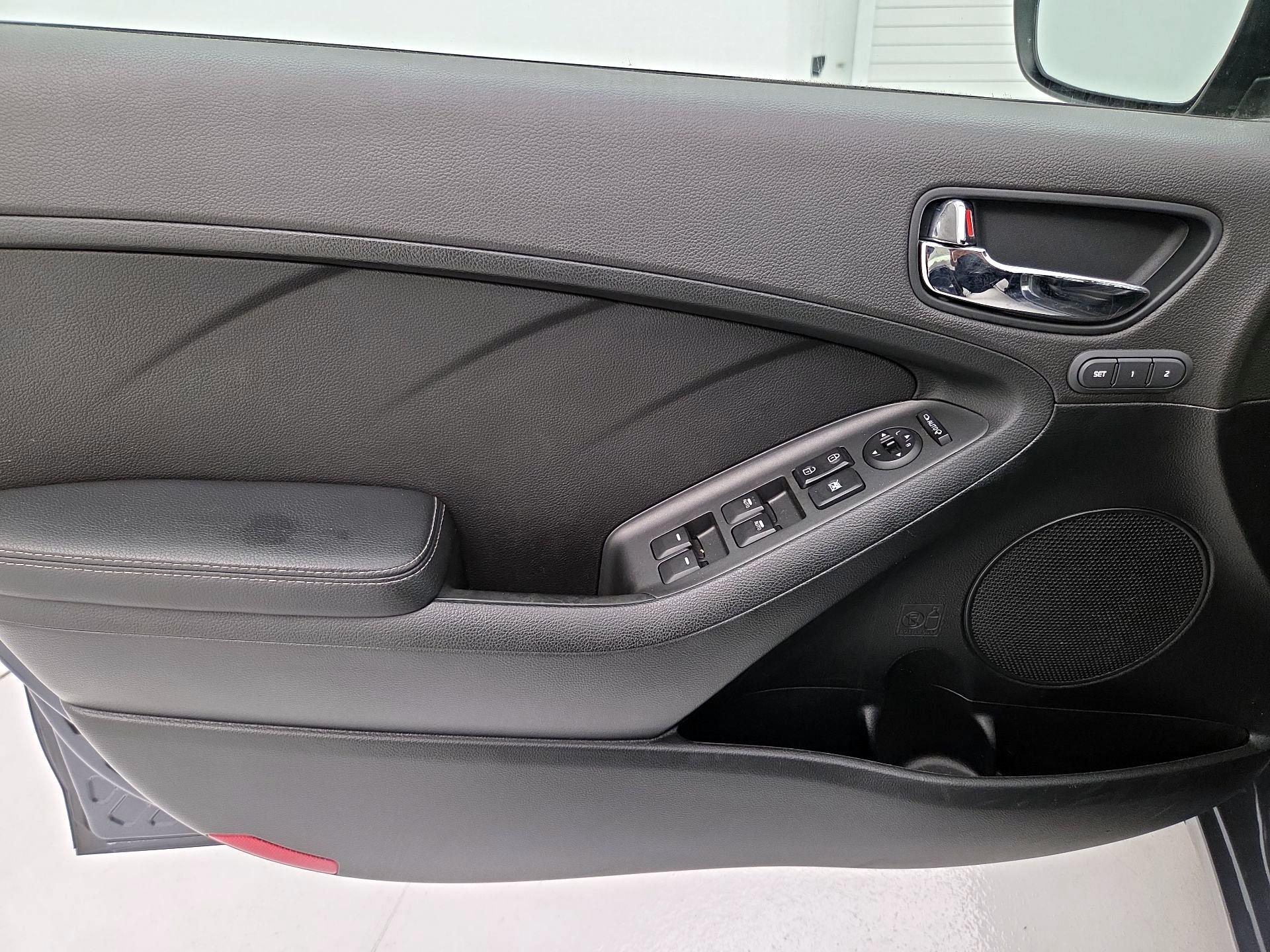 Thumbnail: 2016 Kia Forte - 12