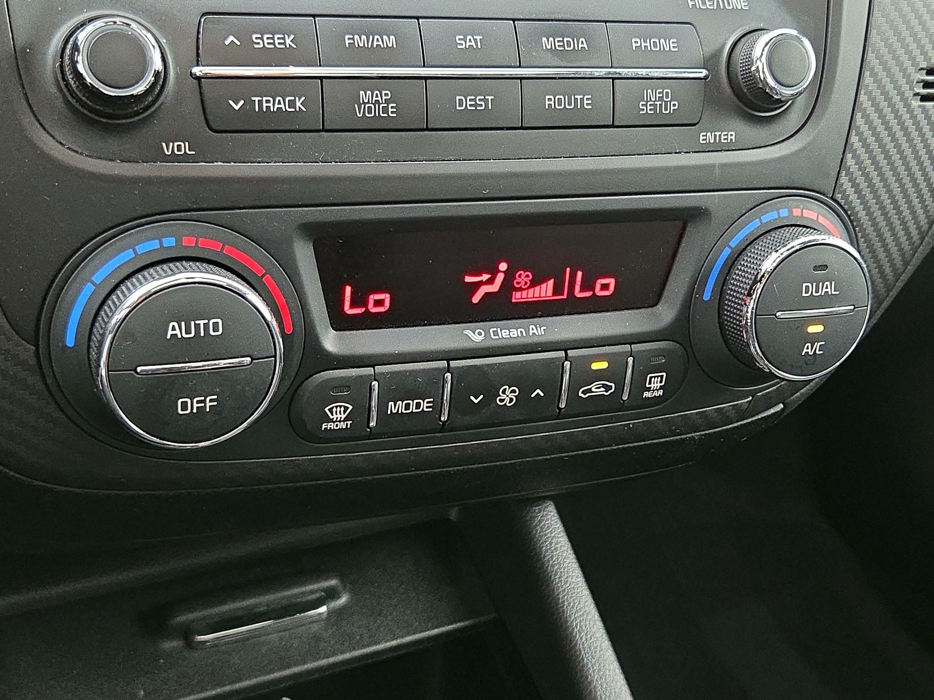Thumbnail: 2016 Kia Forte - 17