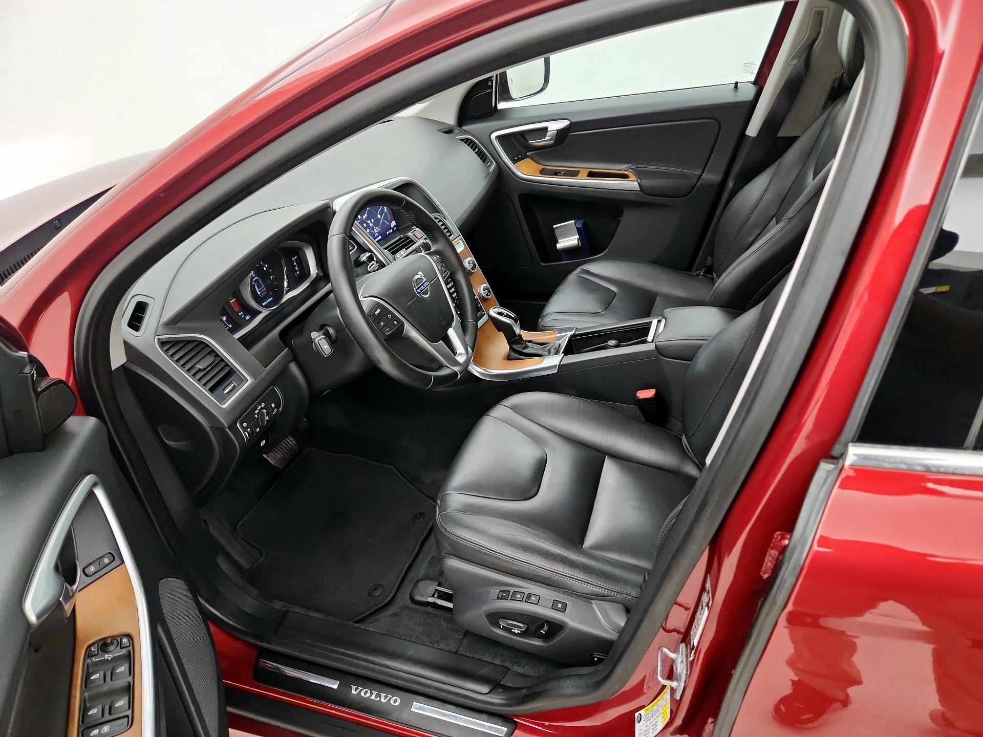 Thumbnail: 2017 Volvo XC60 - 11