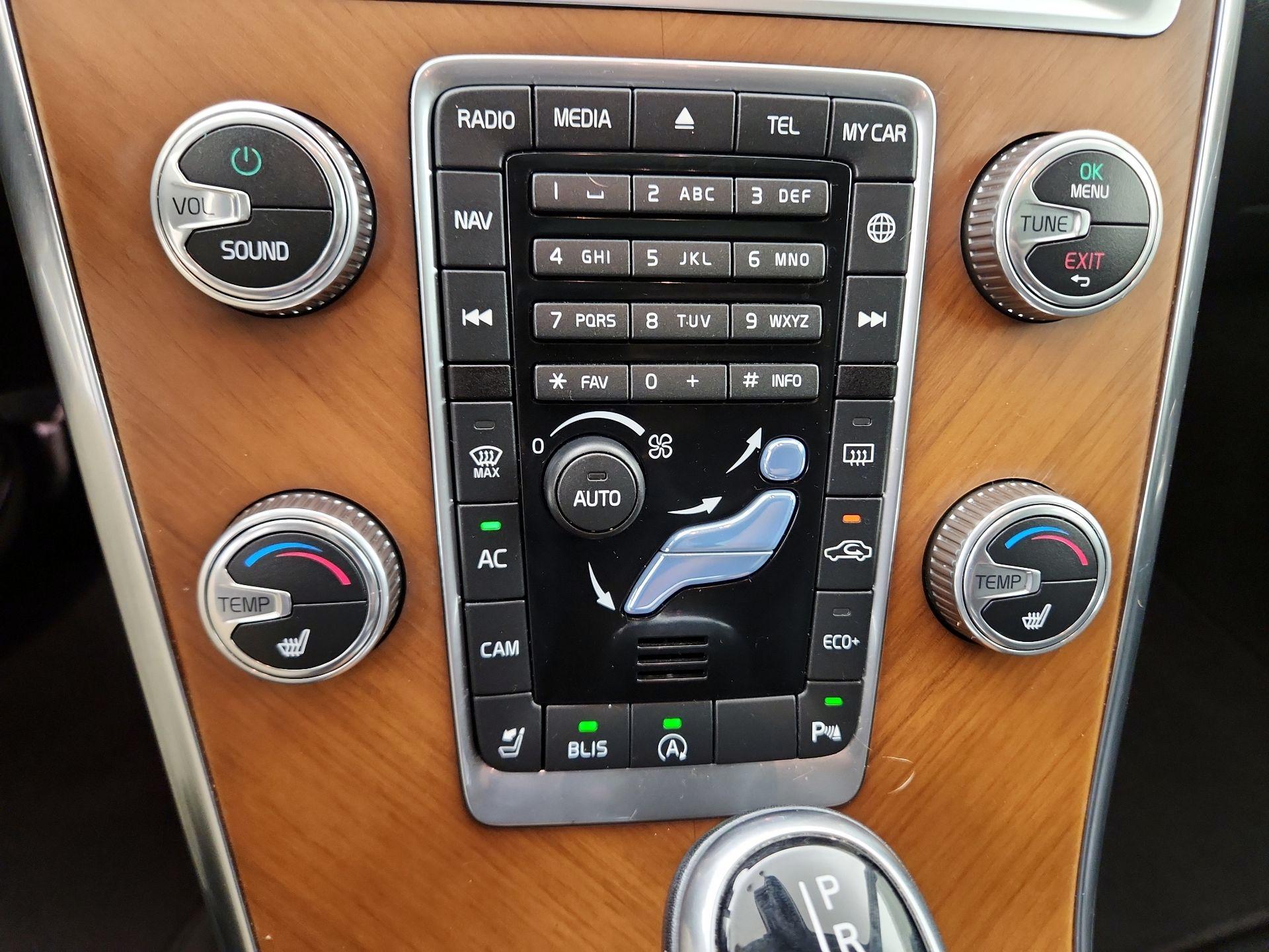 Thumbnail: 2017 Volvo XC60 - 17