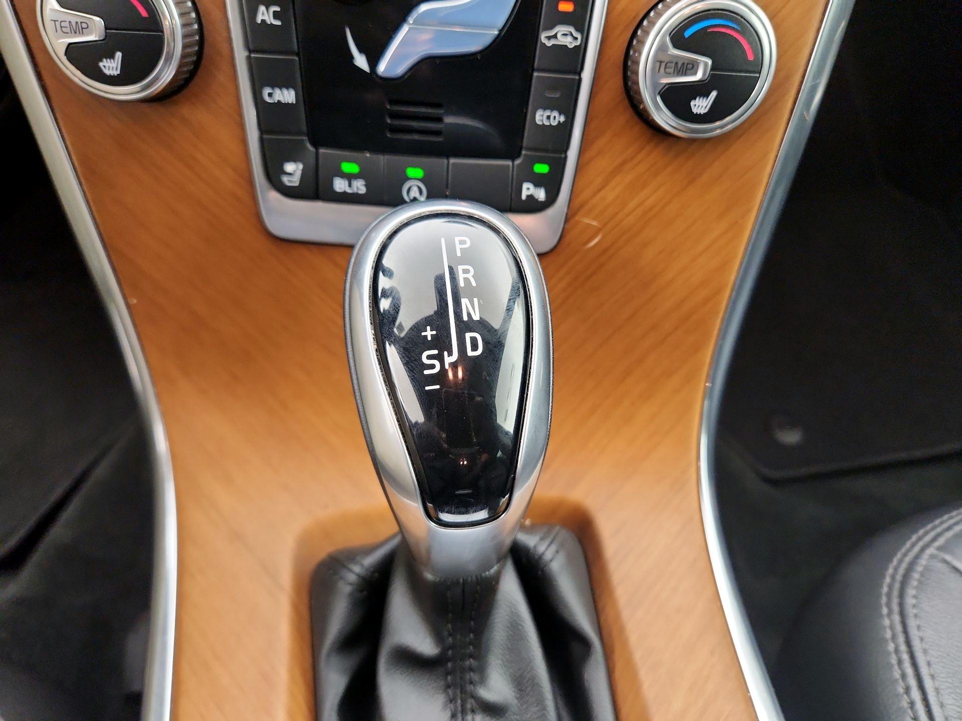 Thumbnail: 2017 Volvo XC60 - 18