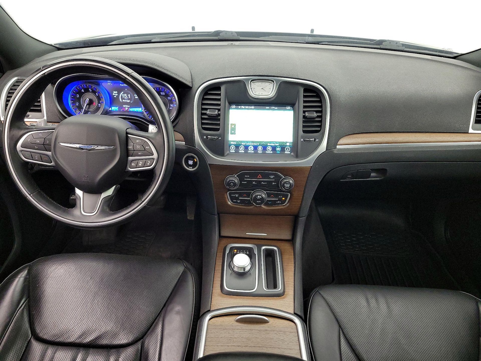 2017 Chrysler 300 C Platinum - Photo 10