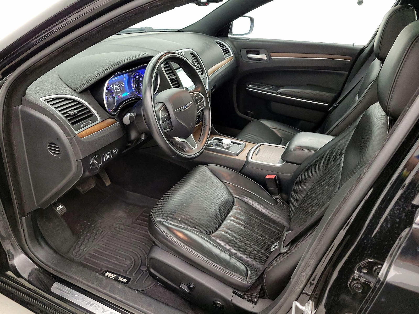 2017 Chrysler 300 C Platinum - Photo 12