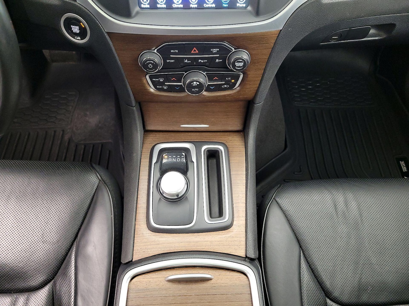 2017 Chrysler 300 C Platinum - Photo 19