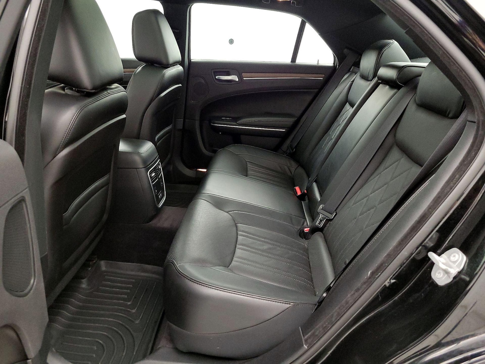 2017 Chrysler 300 C Platinum - Photo 22