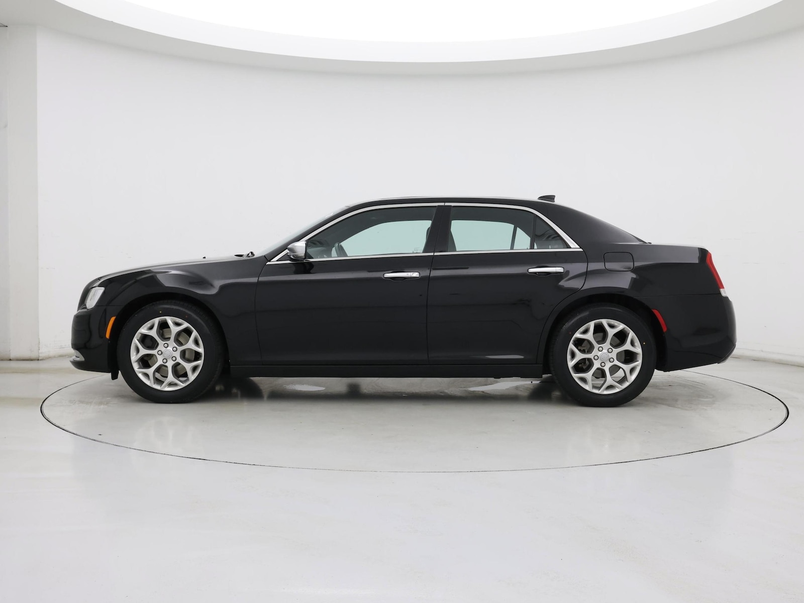 2017 Chrysler 300 C Platinum - Photo 4