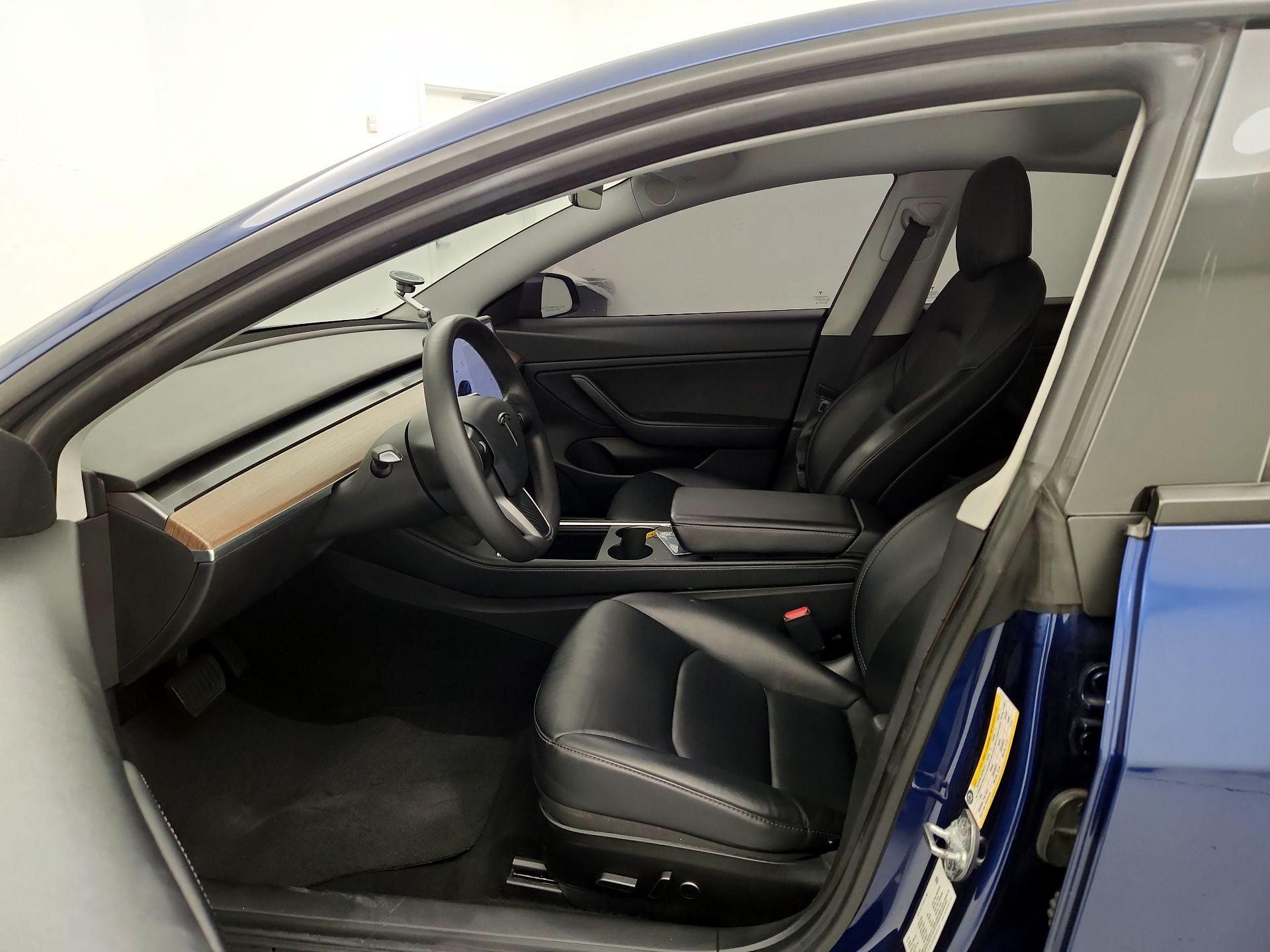 Thumbnail: 2021 Tesla Model 3 - 11