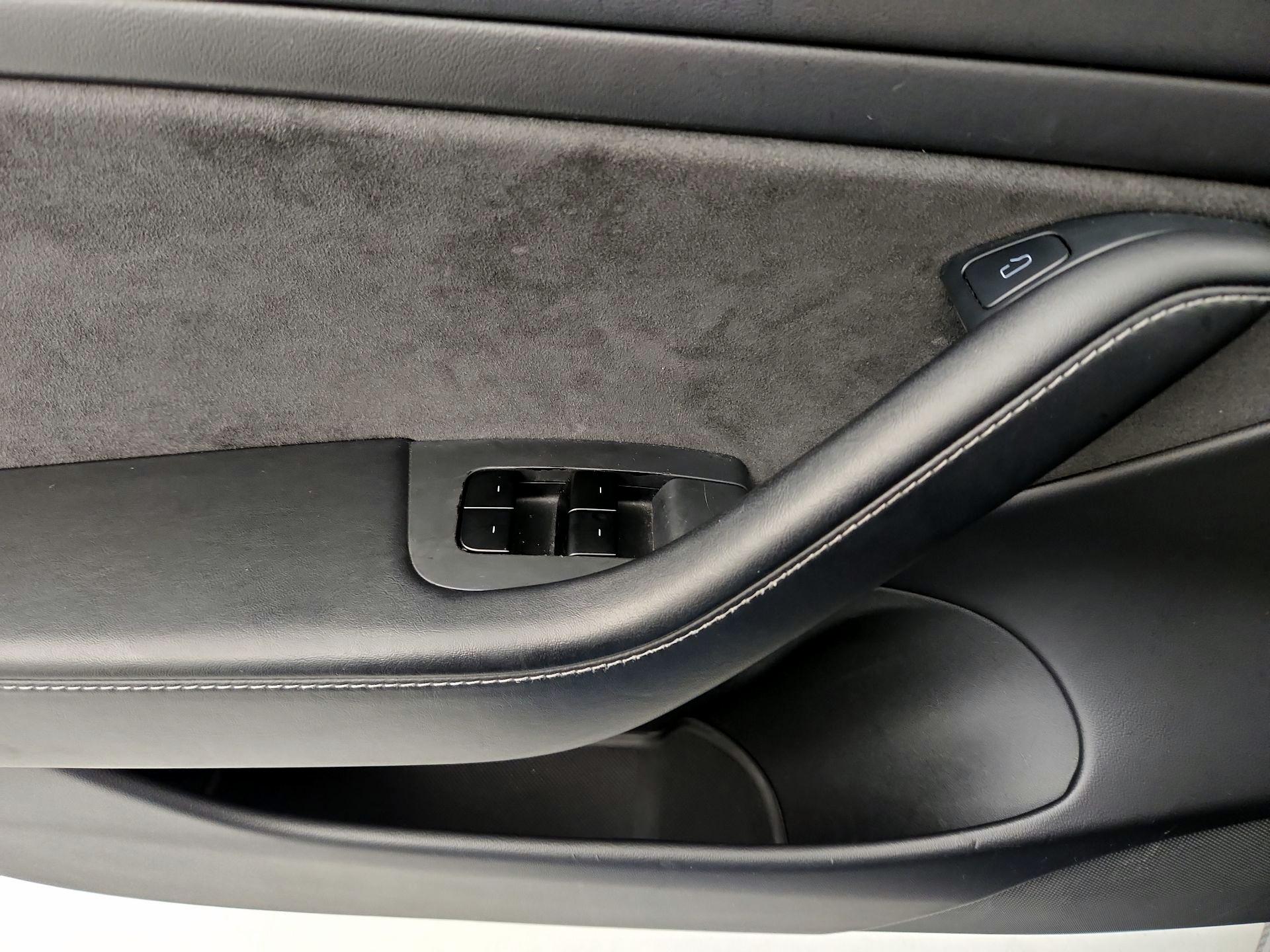 Thumbnail: 2021 Tesla Model 3 - 12
