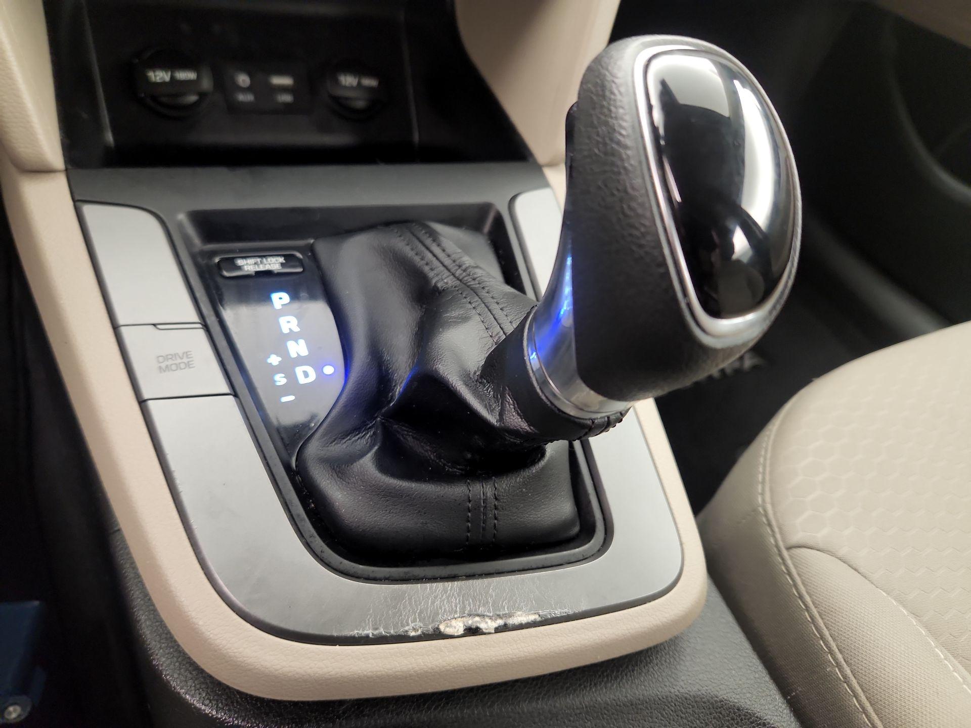 Thumbnail: 2020 Hyundai Elantra - 16